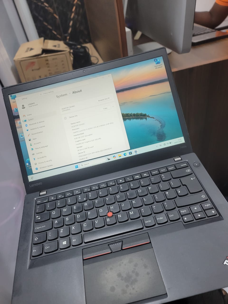 Lenovo ThinkPad T14 view 3