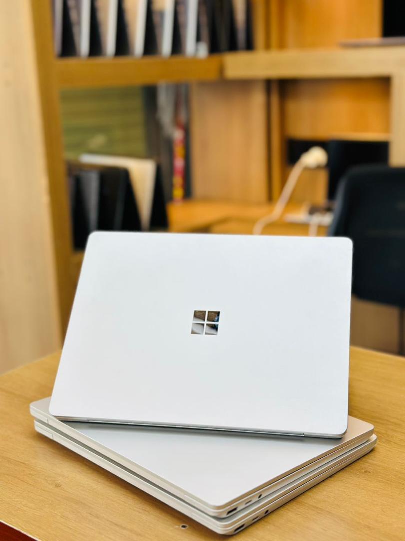 MicroSoftSurface Laptop GO