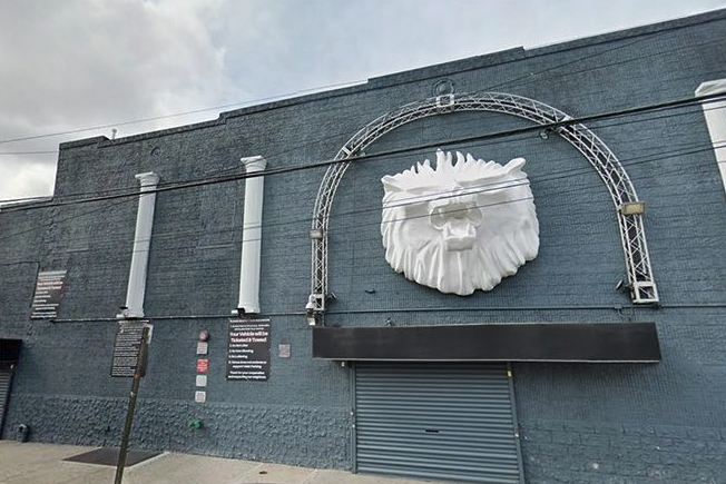 10 People Injured Following Shooting Outside New York Nightclub | SIX AM