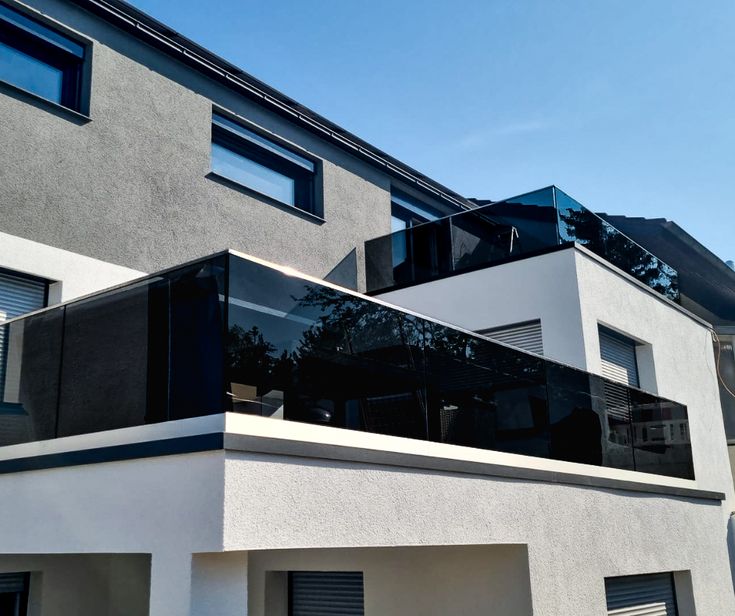 نرده شیشه ای دودی