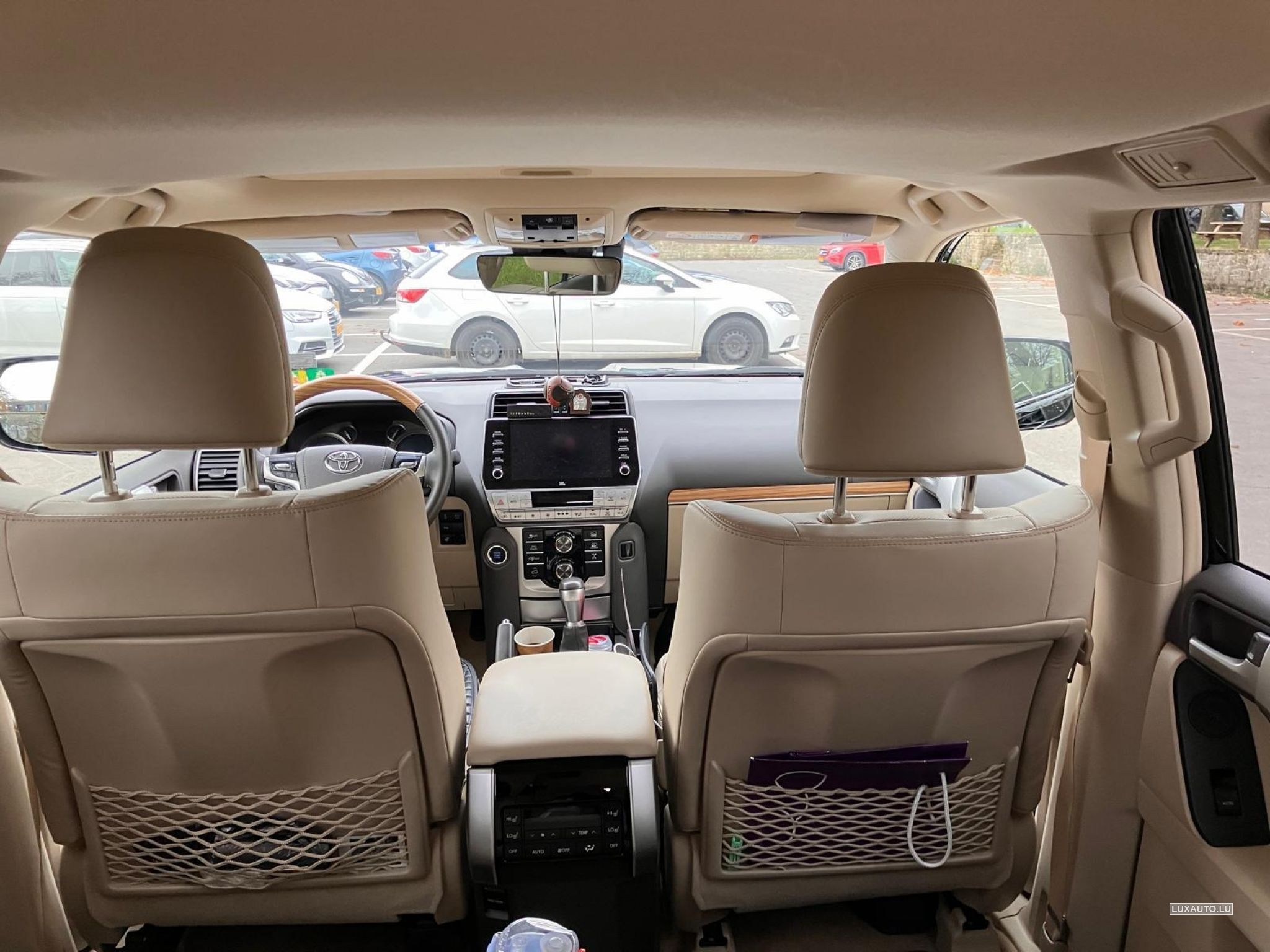 Toyota Land Cruiser - Miniature 2