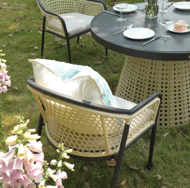 Pienza Outdoor Rattan 4-Seater Round Dining Set, Oatmeal Fabric with Black Frame view 5