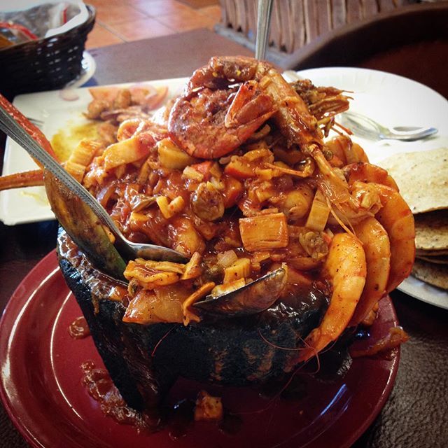 MOLCAJETE DE MARISCOS