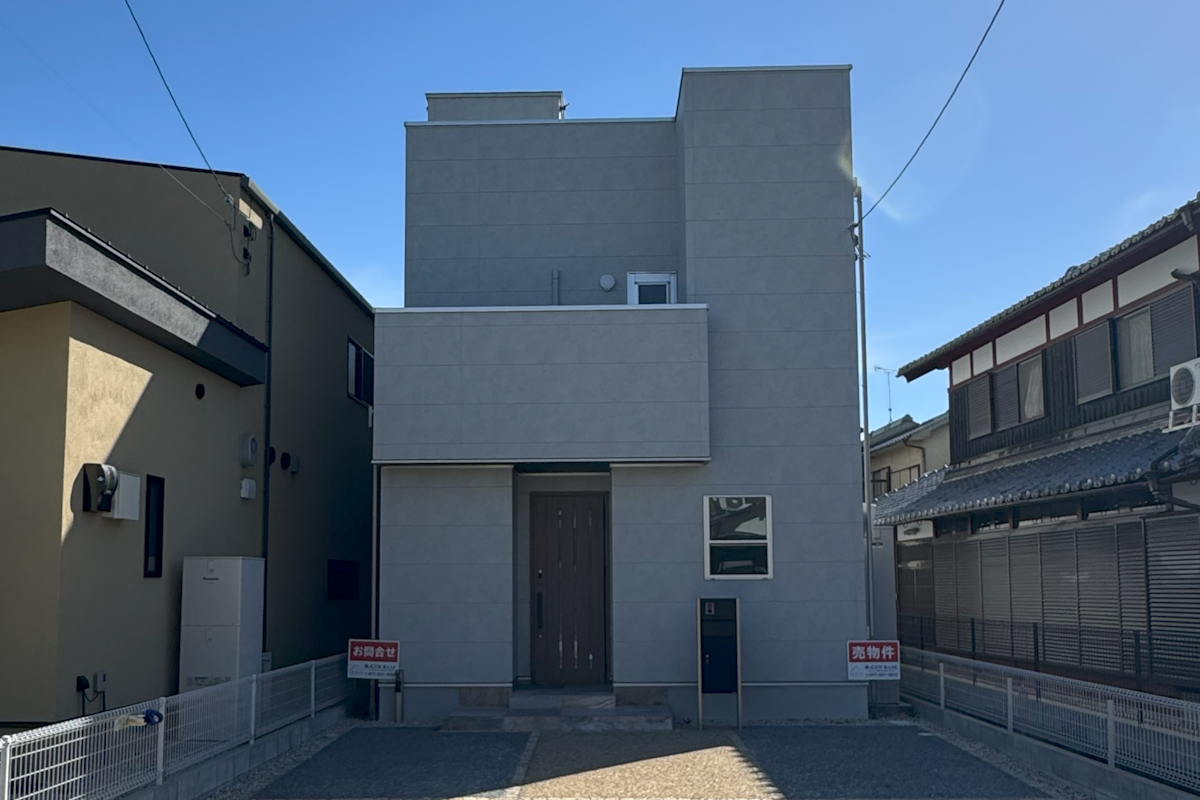 Article - Kusatsu: Sleek 2LDK with Rooftop Balcony