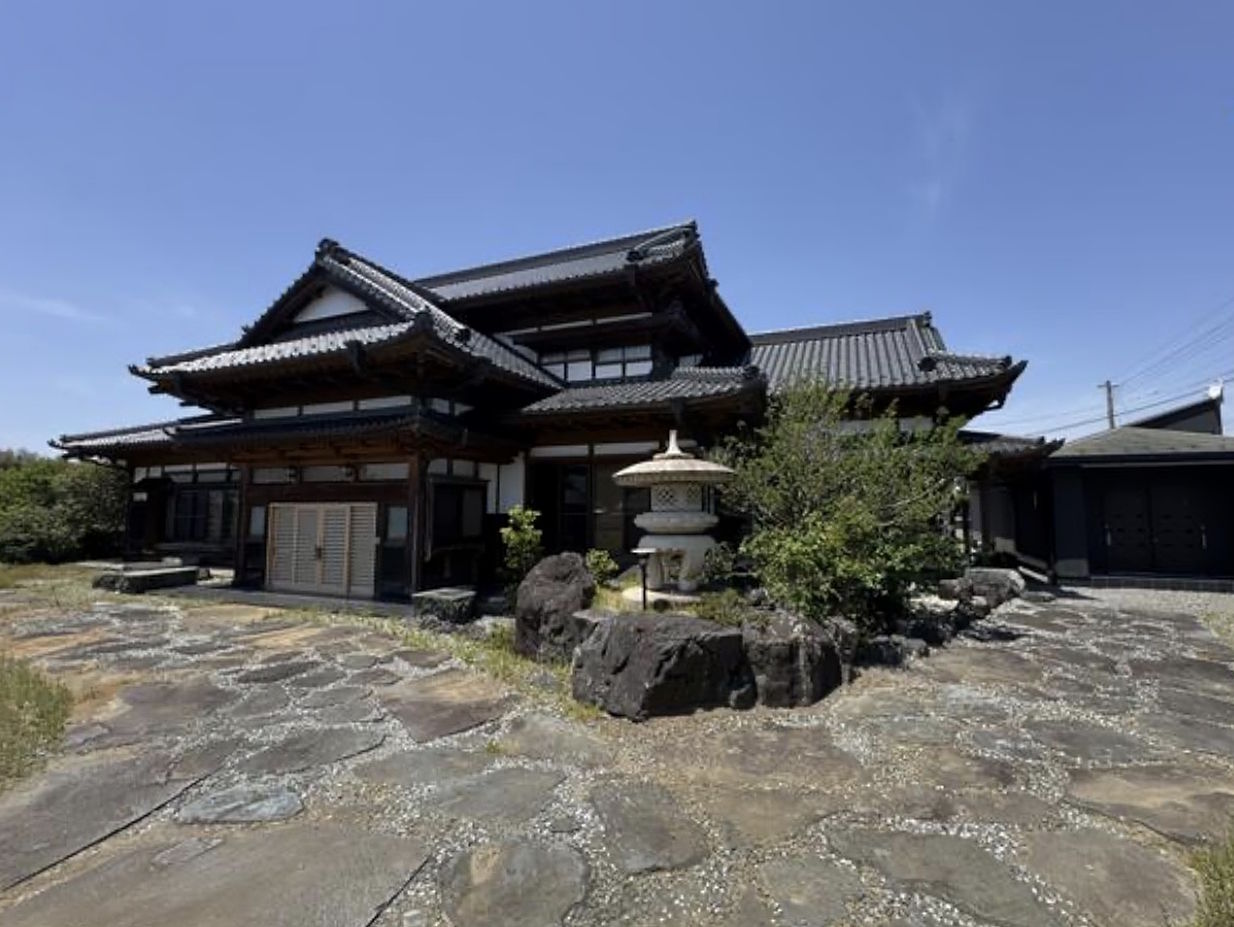 Article illustration for Why Does This Japanese House Have a Sumo Ring?