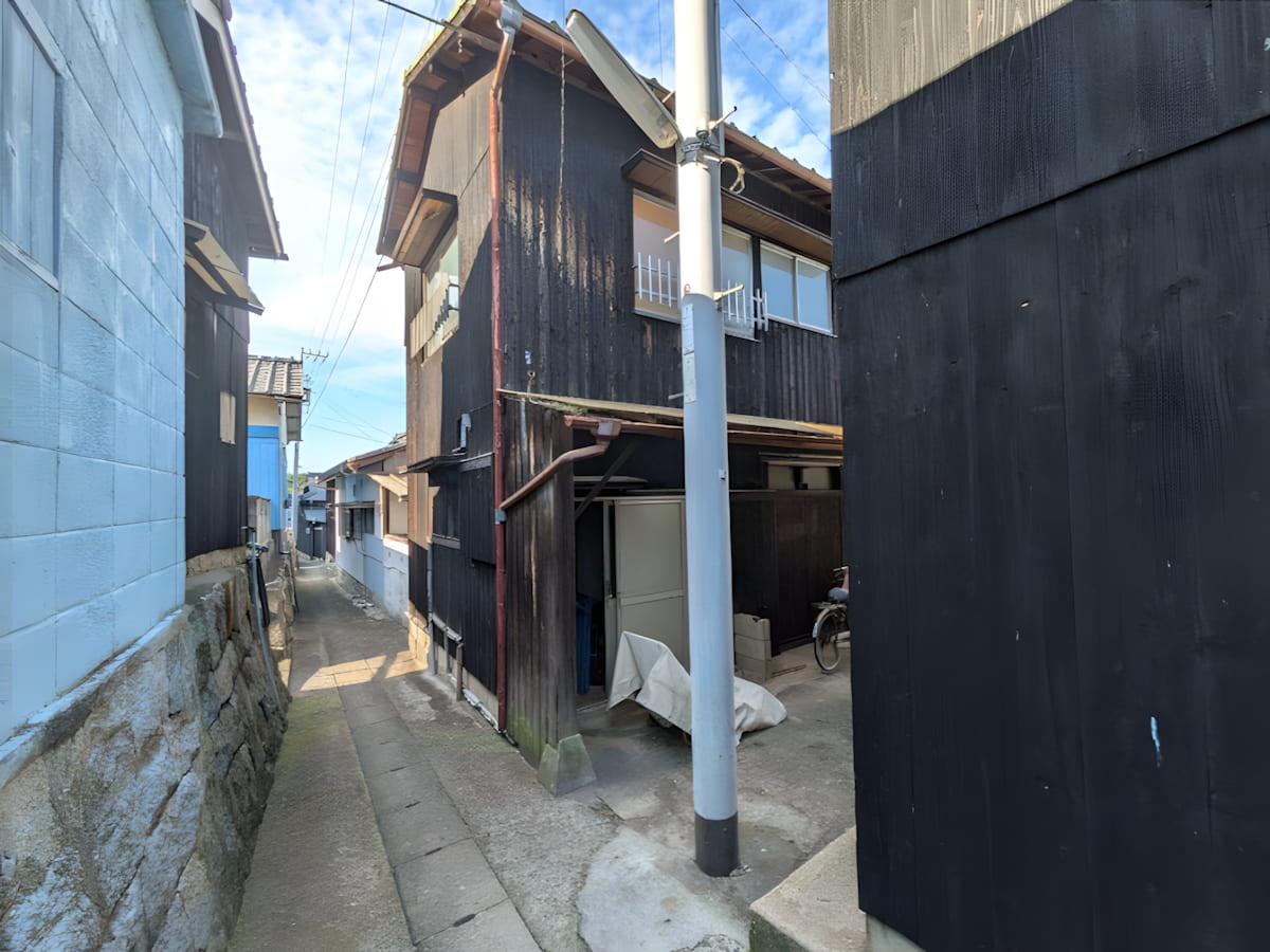 Article - A Free House on a Remote Island in Japan