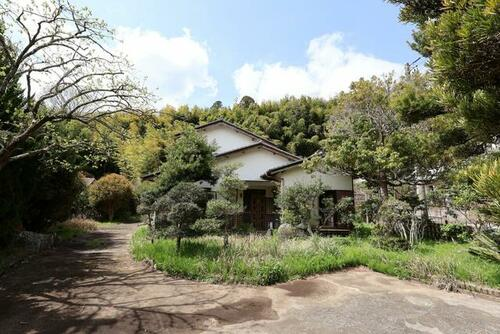 Article - One House, Two Kitchens, Endless Possibilities (Sold)