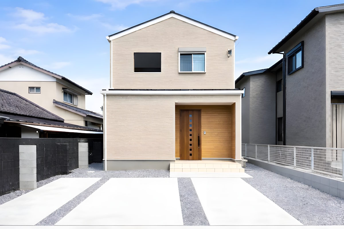 Article - Brand New Family Home Near Beach, Airport, and City Life
