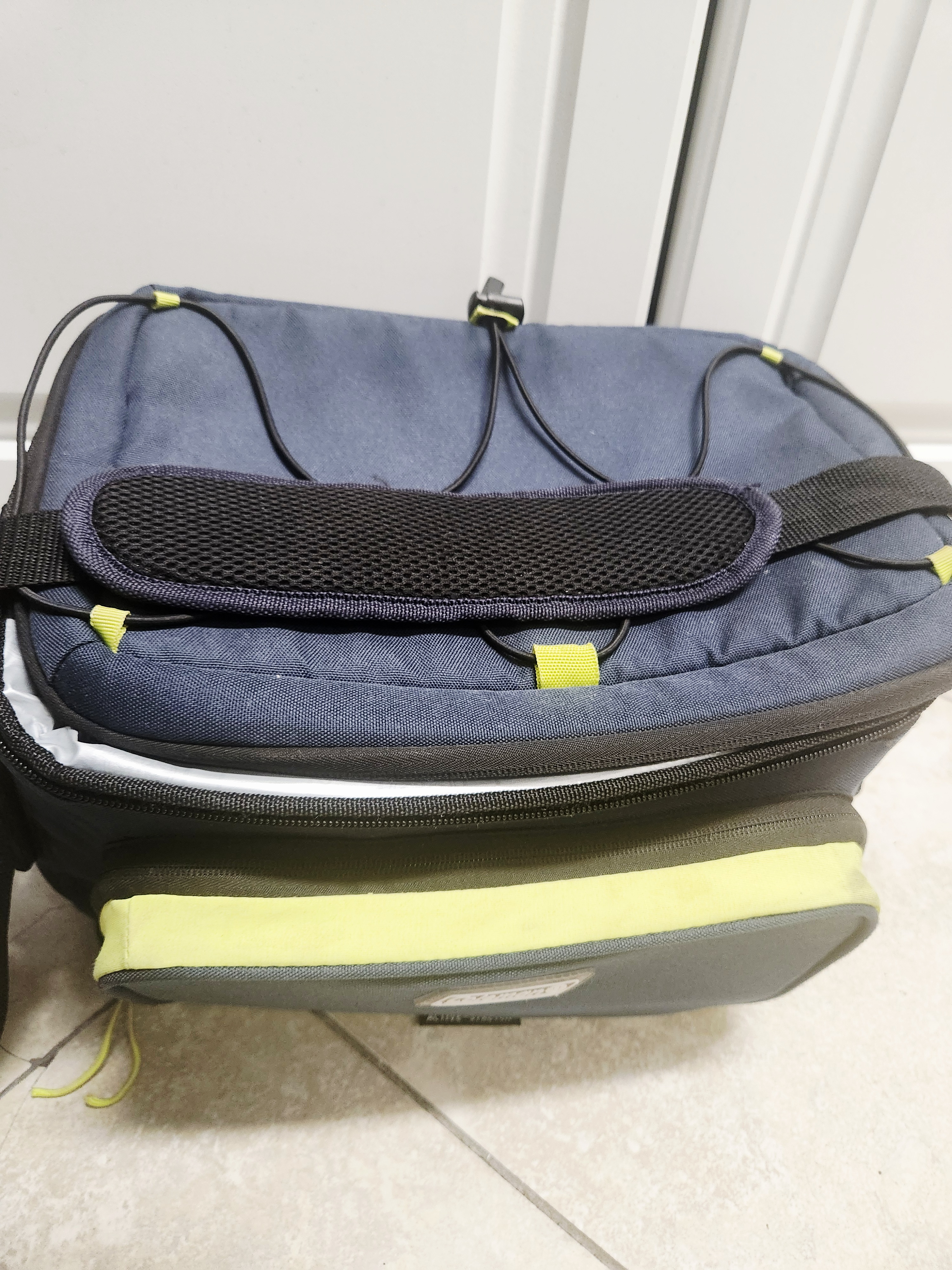 Free Dark Blue Lunch Bag