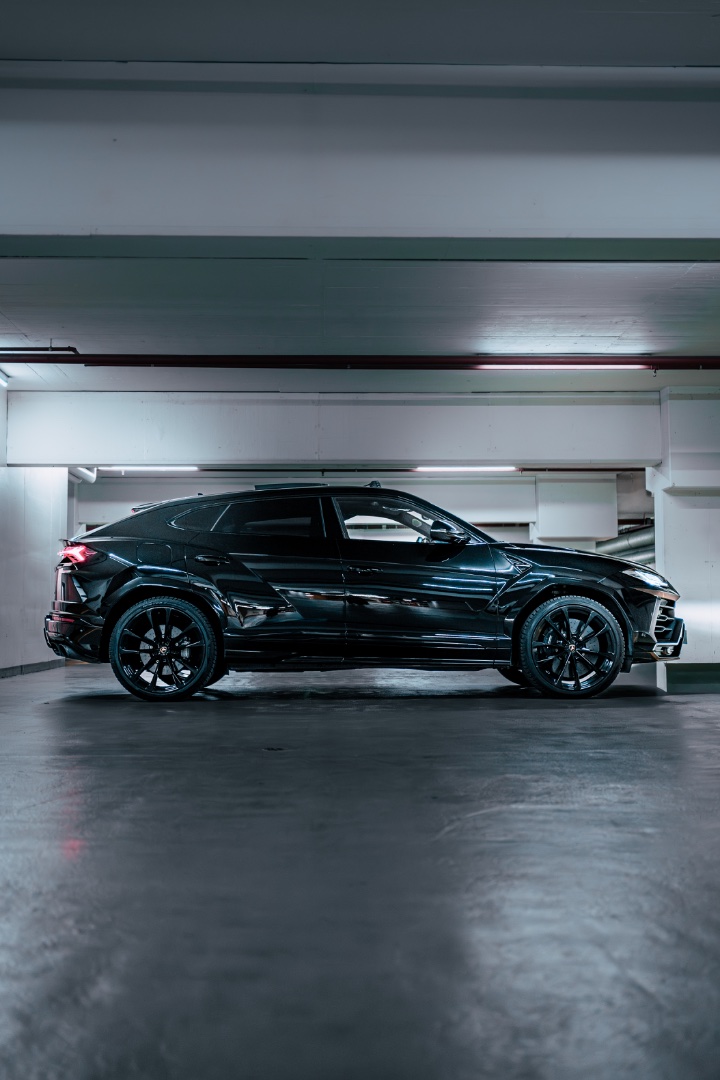 Lamborghini Urus noir — Rentabl 6