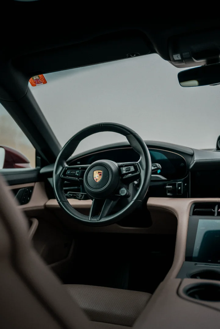 Porsche Taycan — Photo 10