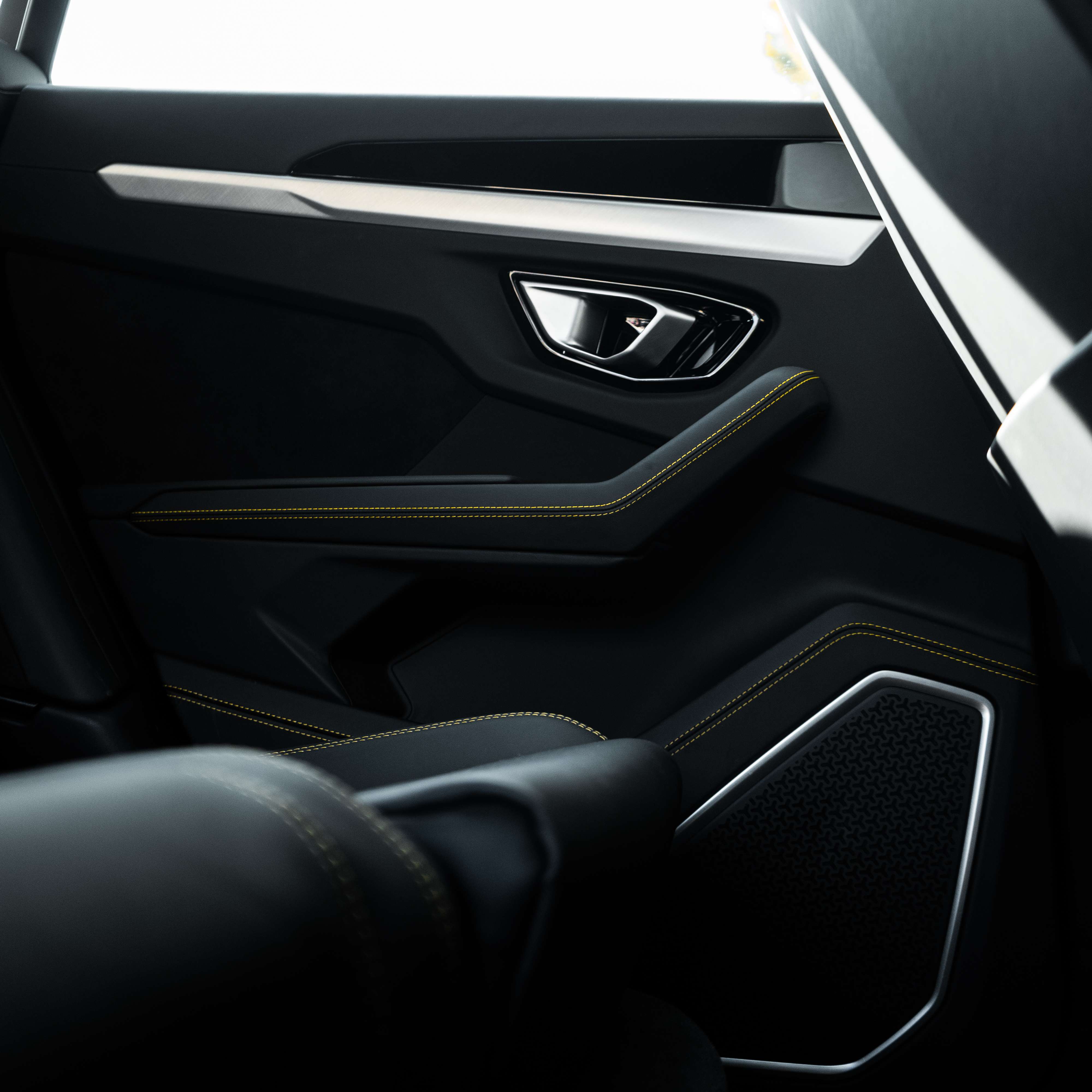 Lamborghini Urus jaune — Rentabl 6