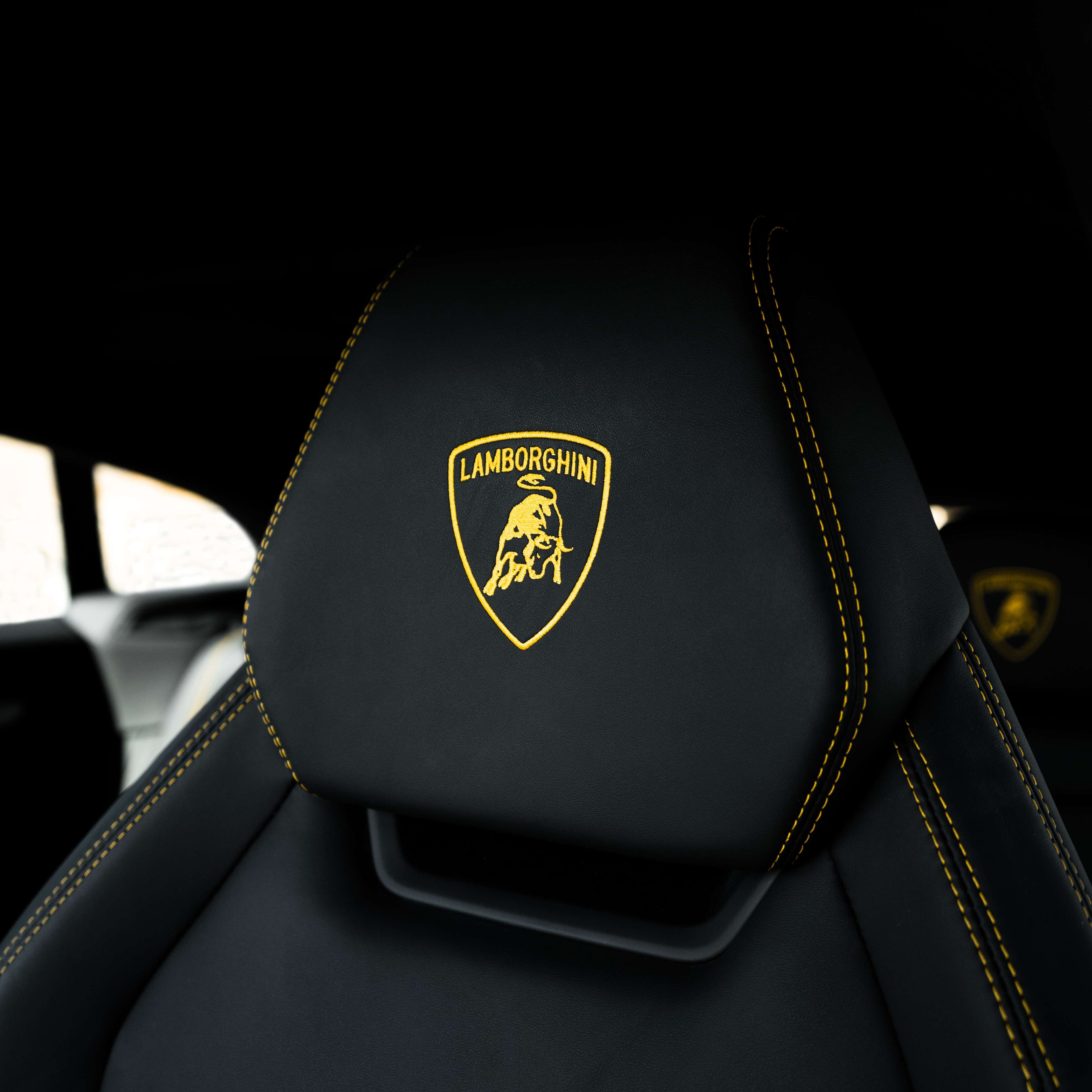 Lamborghini Urus jaune — Rentabl 3