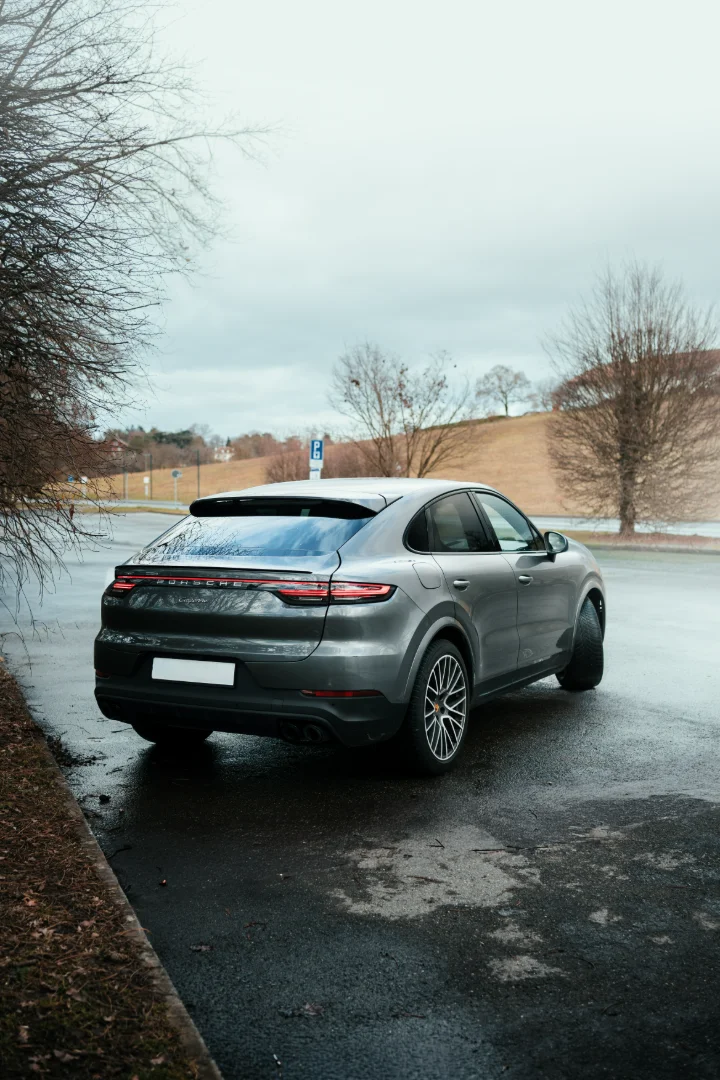 Porsche Cayenne — Photo 3