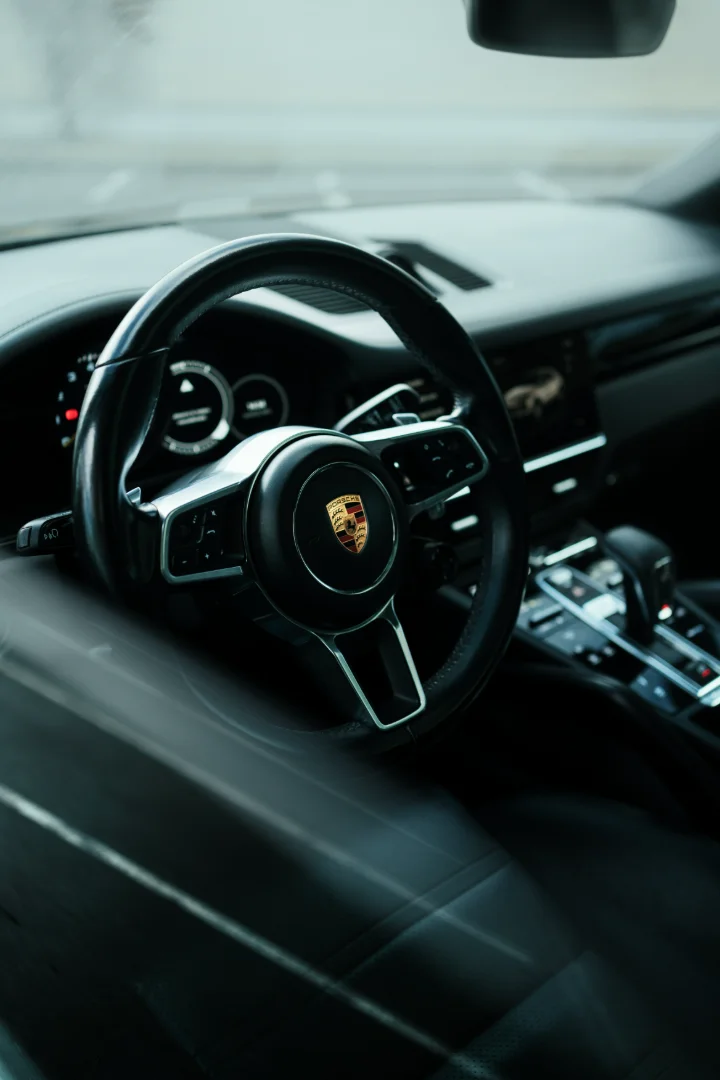 Porsche Cayenne — Photo 11