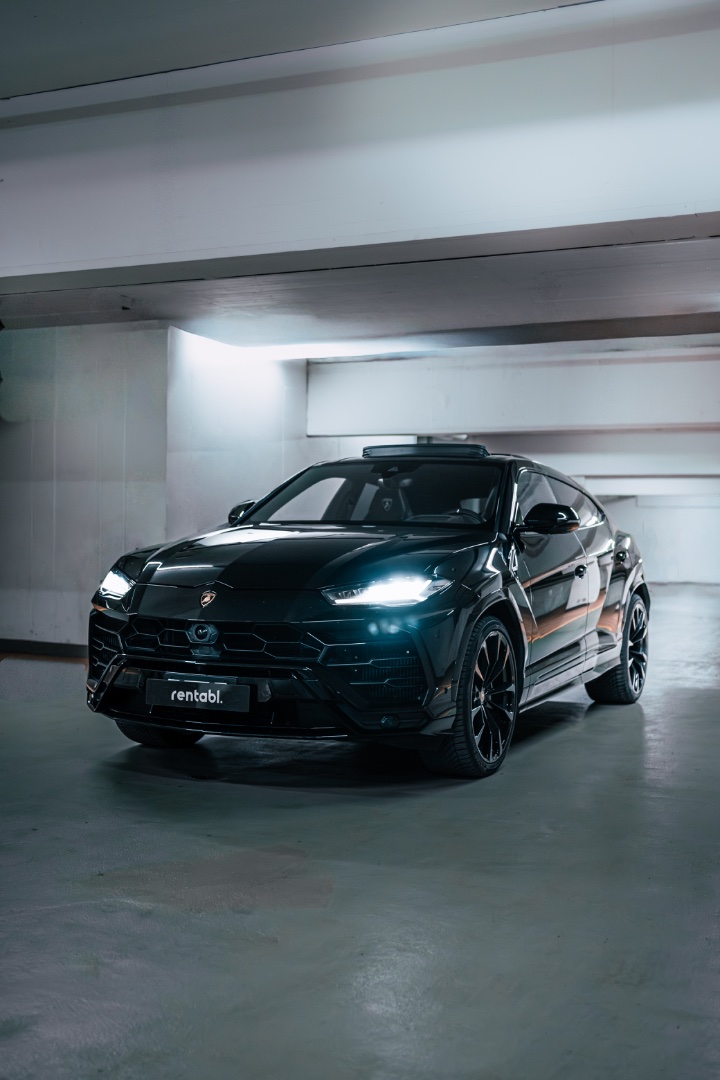 Lamborghini Urus noir — Rentabl 1