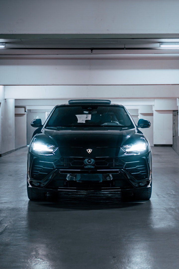 Lamborghini Urus noir — Rentabl 9
