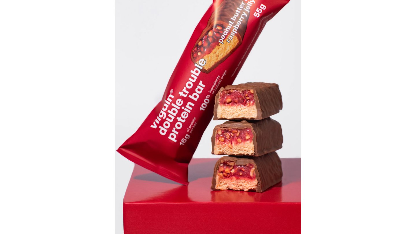 Vilgain Double Trouble Protein Bar ⁠–⁠ Arašídové máslo a Malinový krém