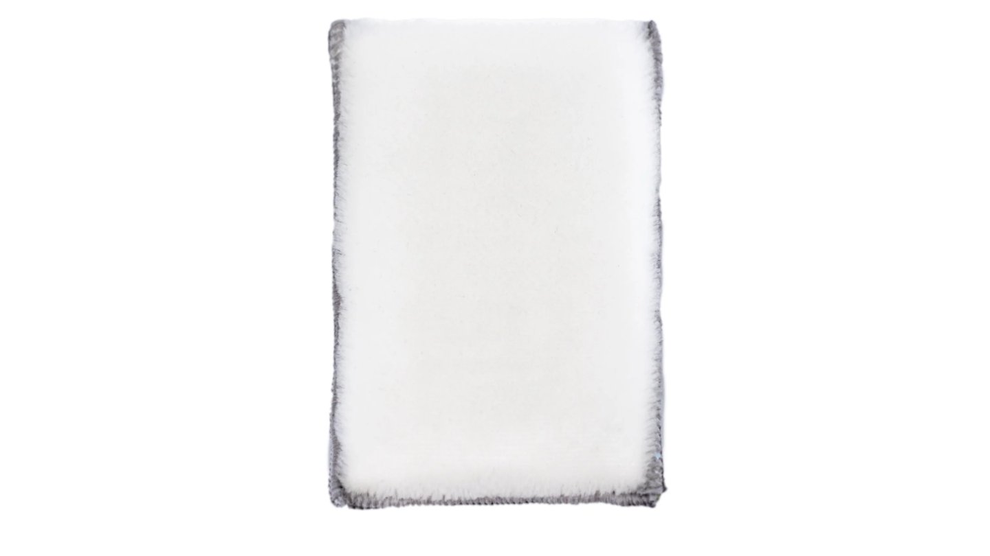 ČISTÍCÍ HOUBIČKA NA KŮŽI A PLASTY 