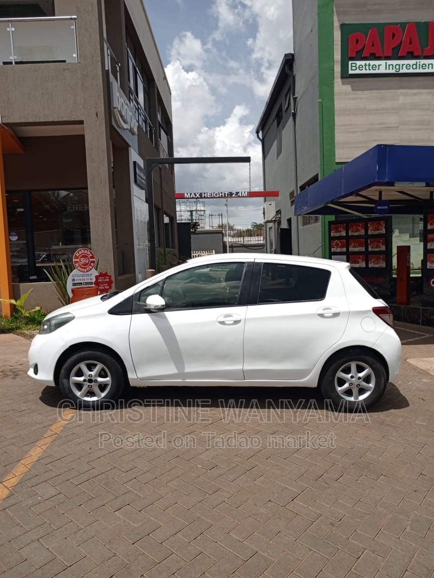 TOYOTA VITZ 2
