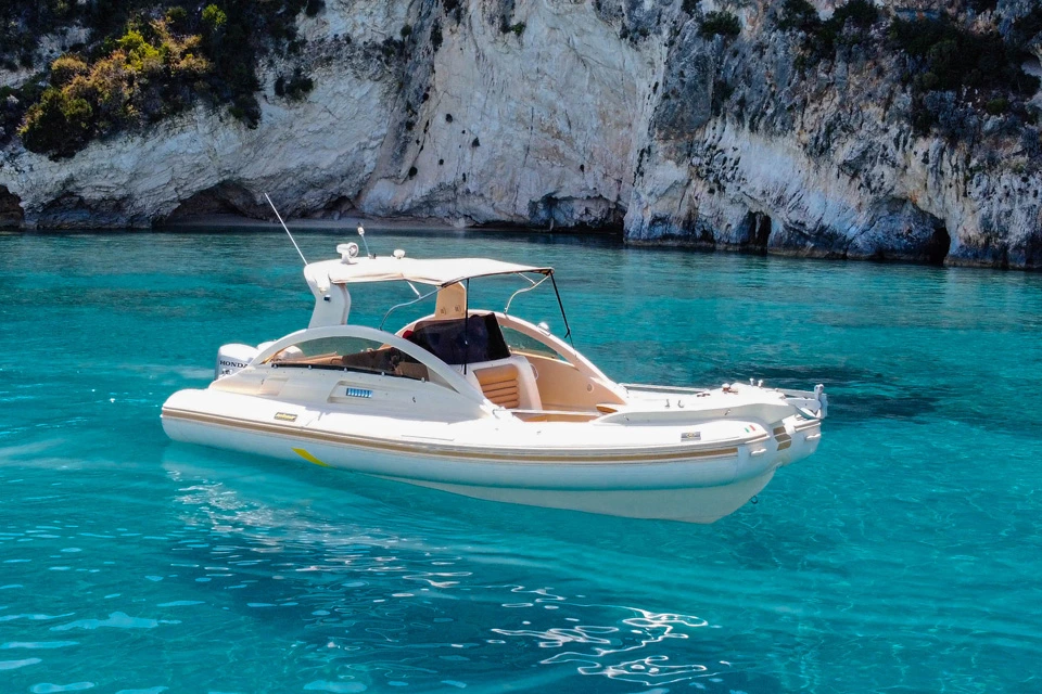 Shipwreck / Blue Caves (SOLEMAR Luxury Speedboat) — 1