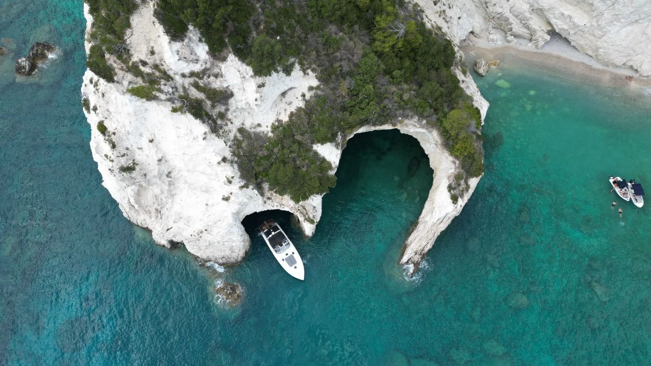 Turtle Island - Keri Caves (Fortuna Luxury VIP Yacht)  — 3