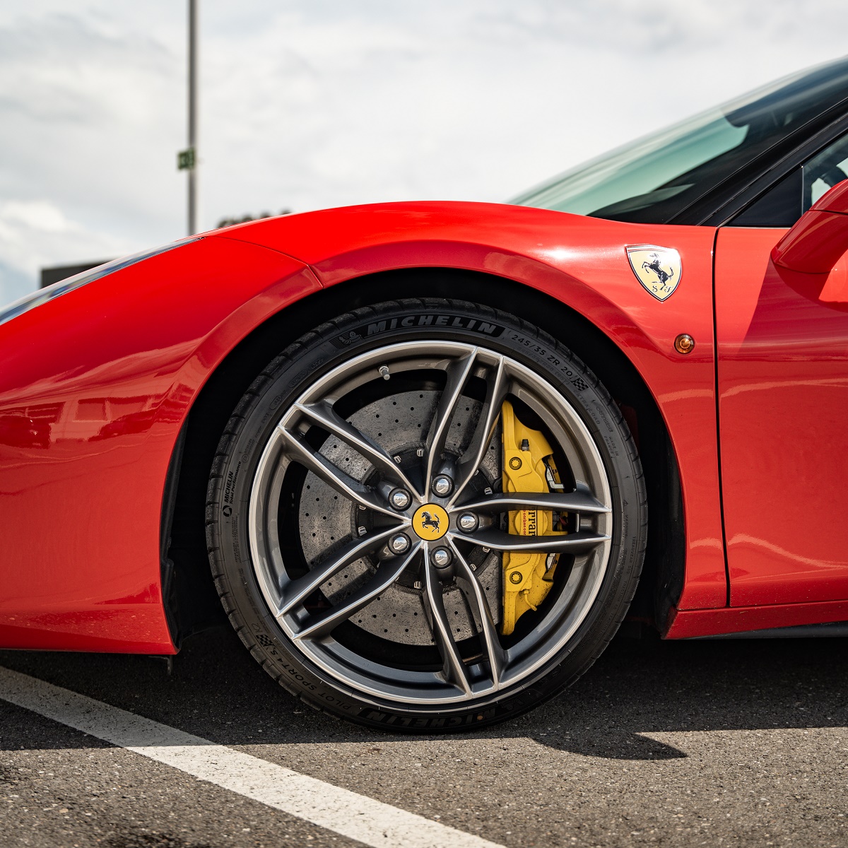 Les avantages de la location d'une voiture de sport à Paris