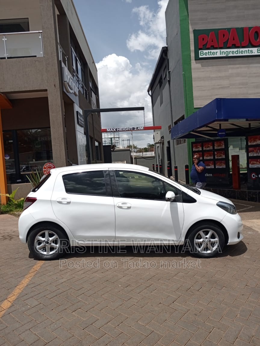 TOYOTA VITZ 3