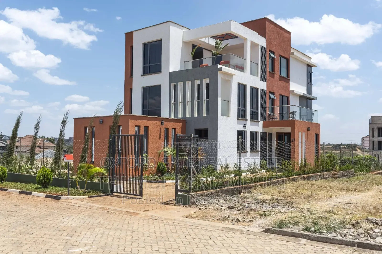 4bdrm Townhouse/Terrace In Membley For Sale