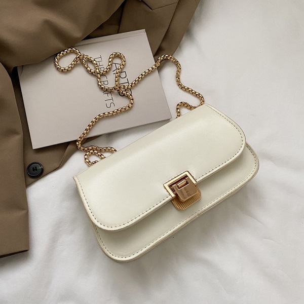 Ladies Fashionable Glossy Party Bag With Color Variation - Ladies Fashionable Glossy Party Bag With Color Variation