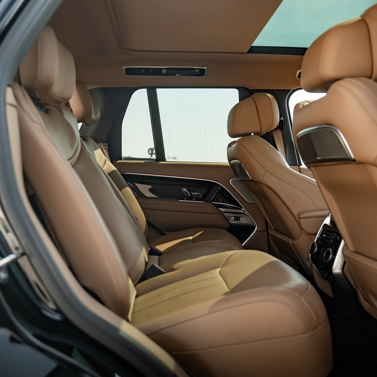 Louer une voiture de luxe pour un mariage à Paris : guide et conseils