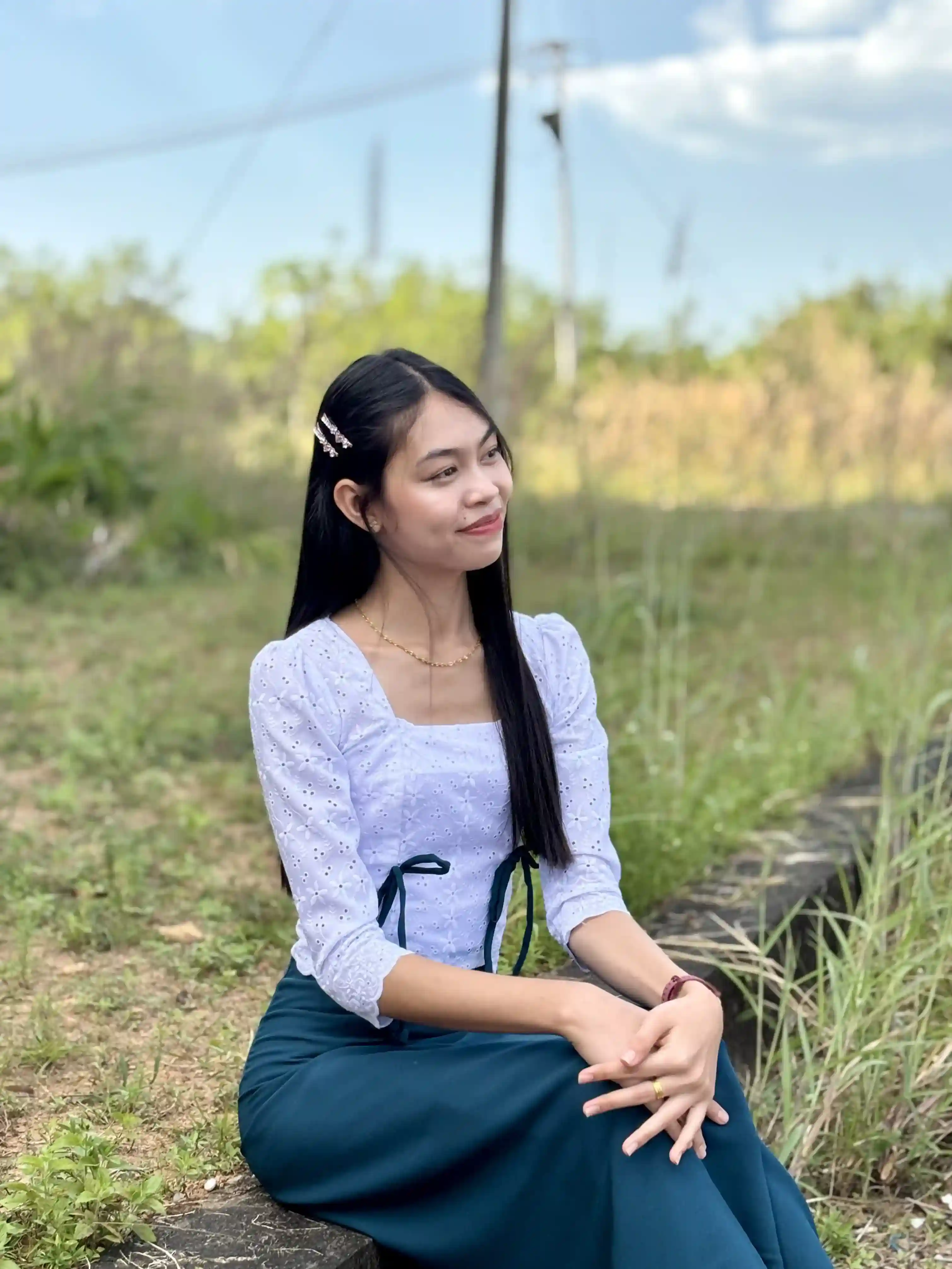 Full-body Image 2 of Shwe Thi Zin Phyo