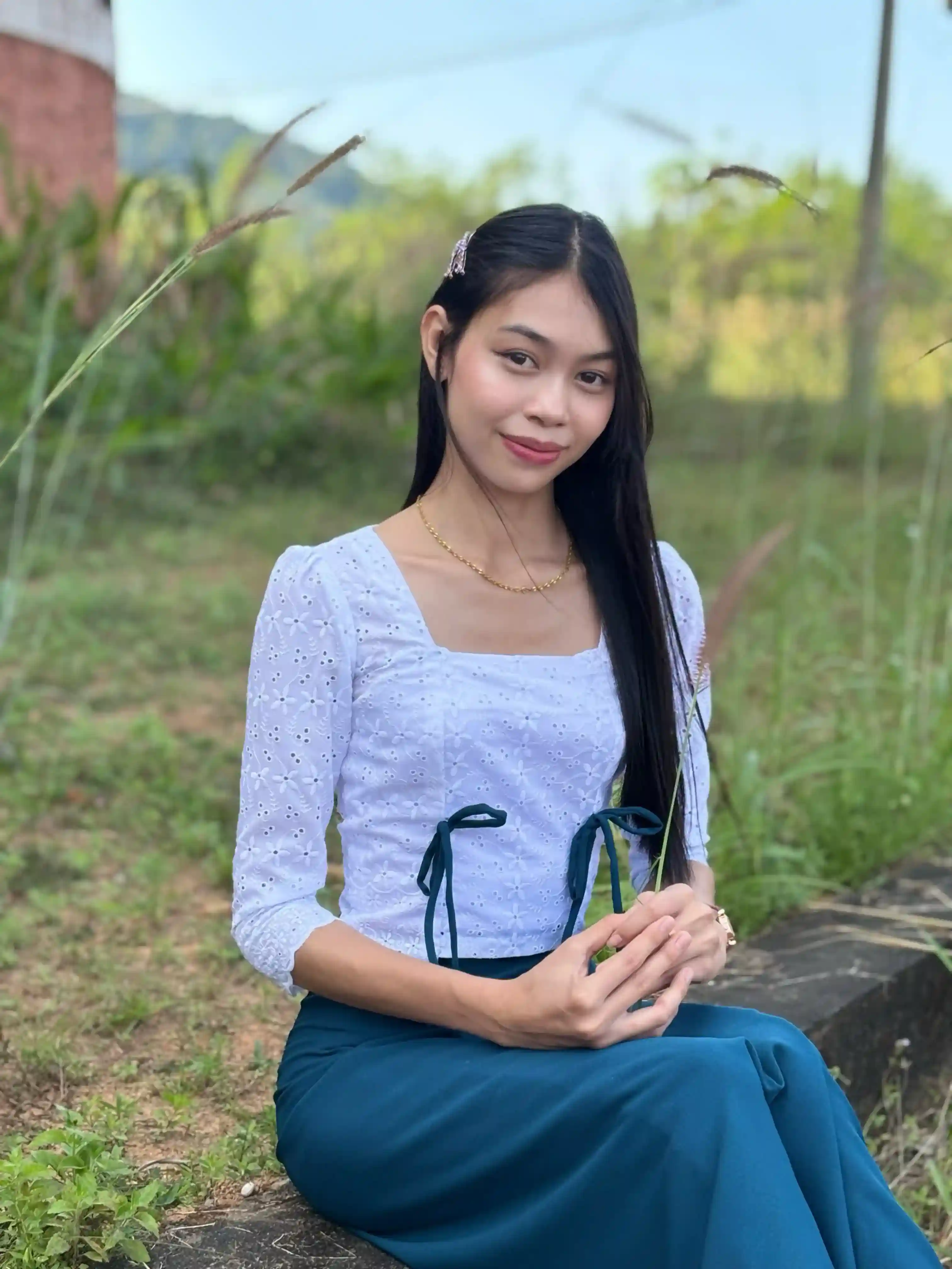 Full-body Image 4 of Shwe Thi Zin Phyo