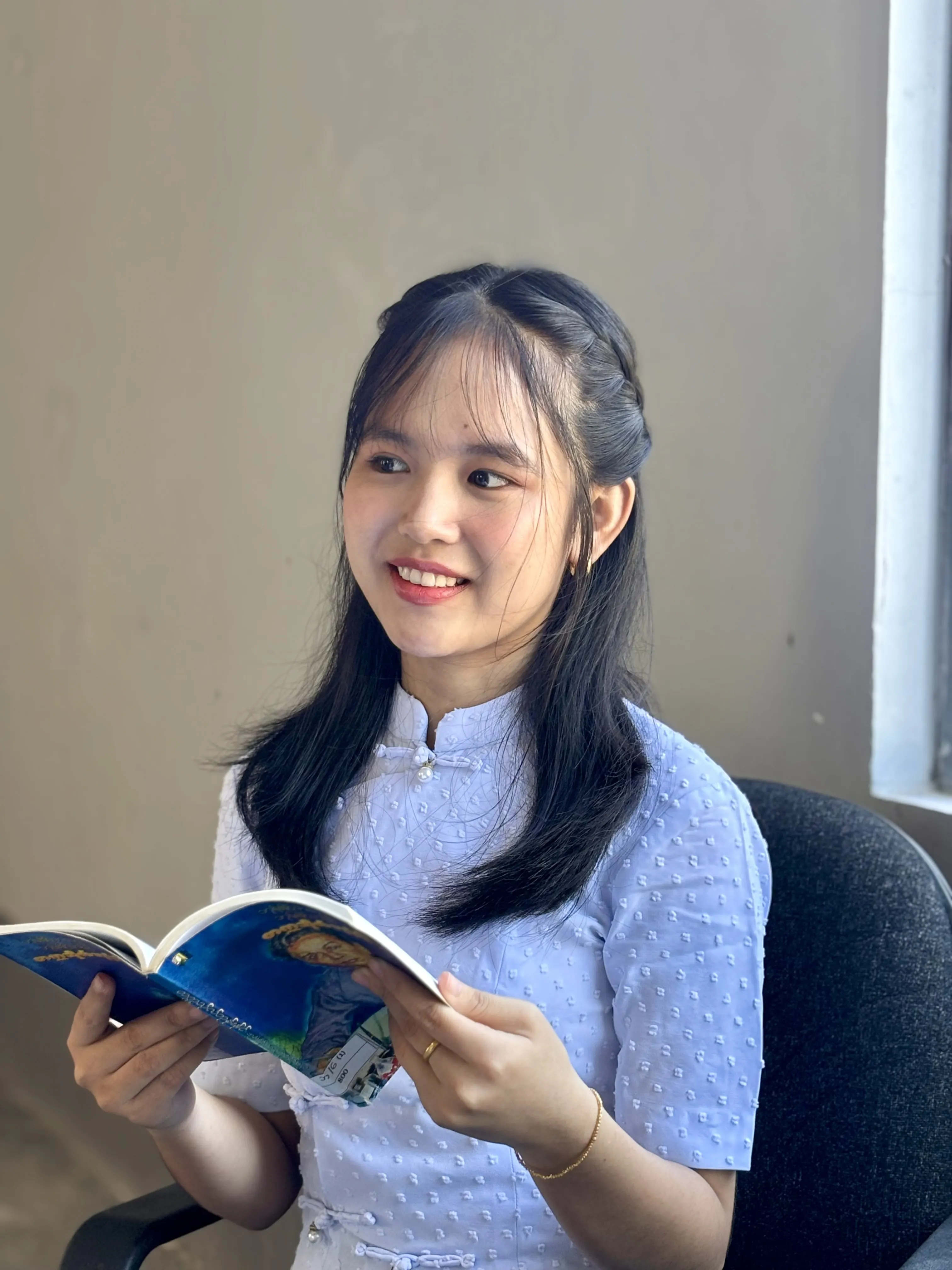 Full-body Image 5 of Hnin Cherry Phway