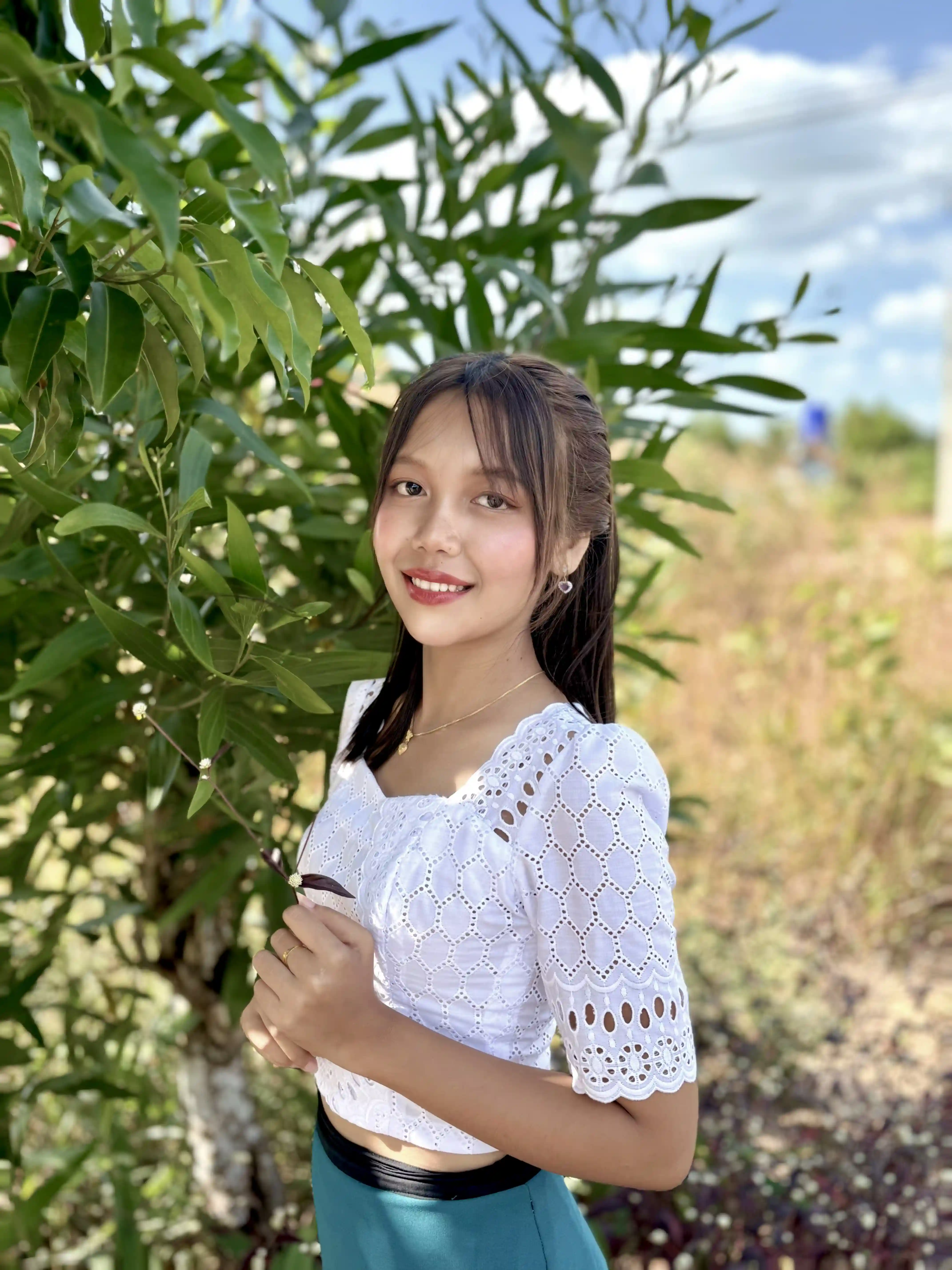 Full-body Image 3 of Shwe Sin Lin