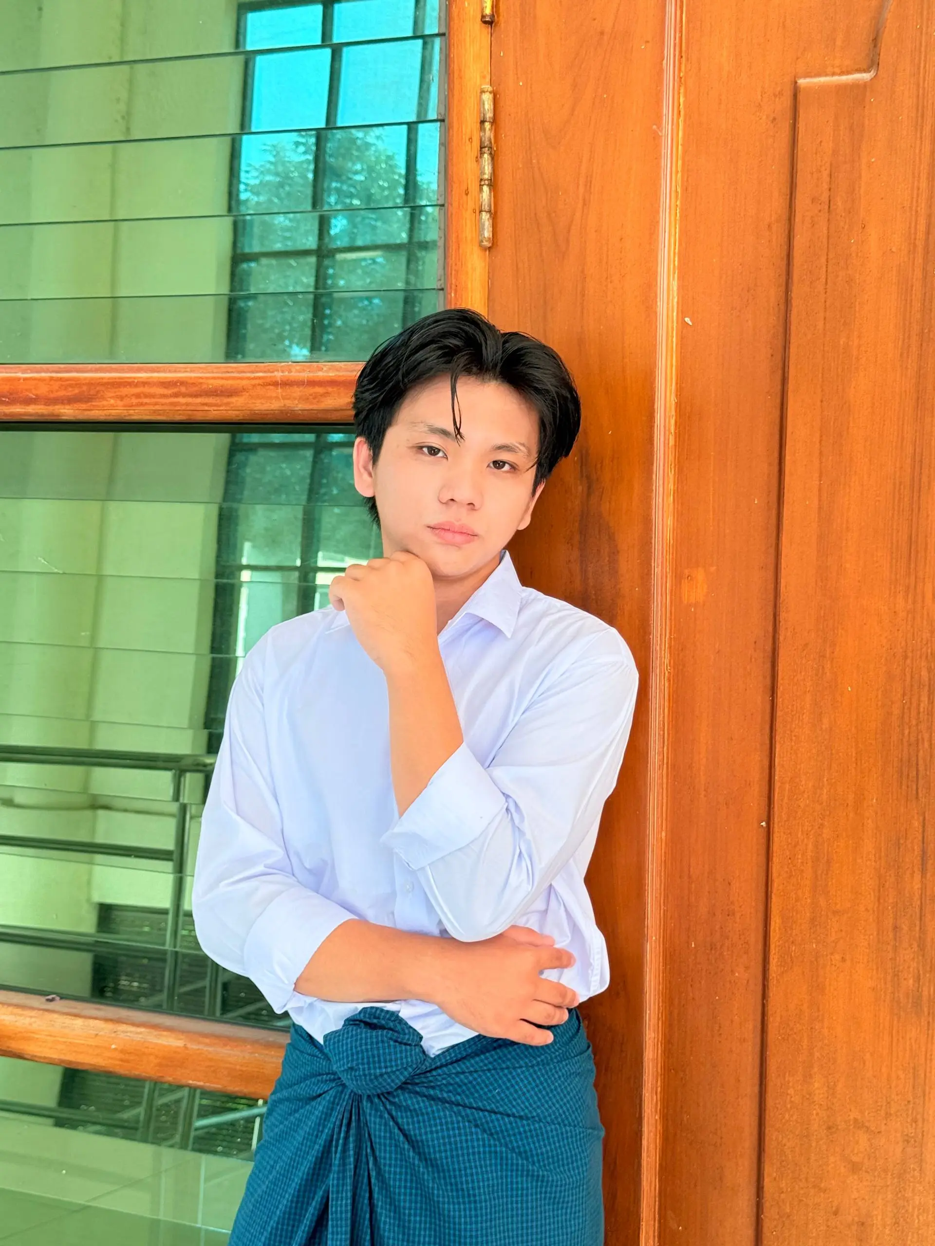 Full-body Image 6 of Ye Nadi Shine