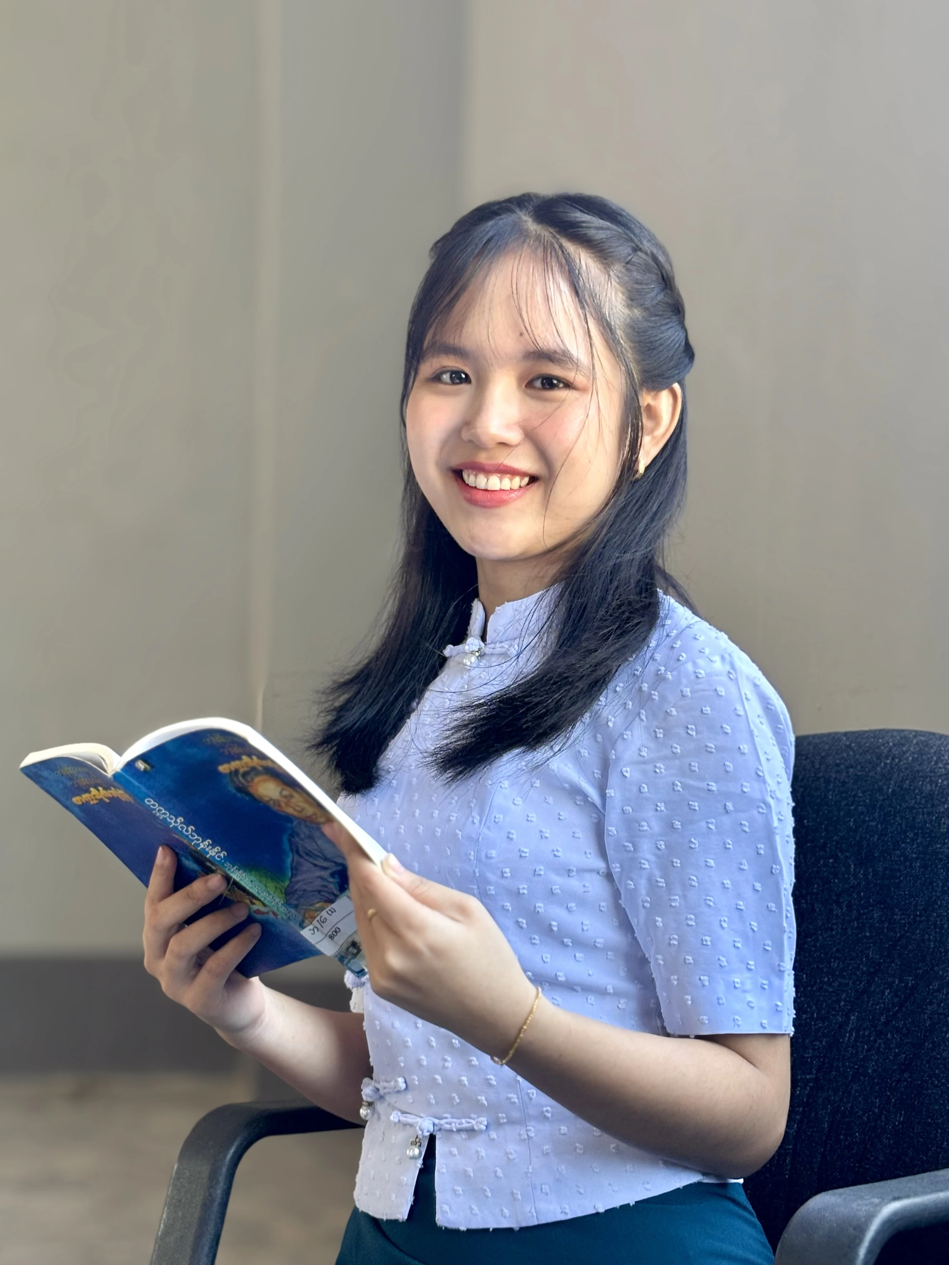 Full-body Image 4 of Hnin Cherry Phway