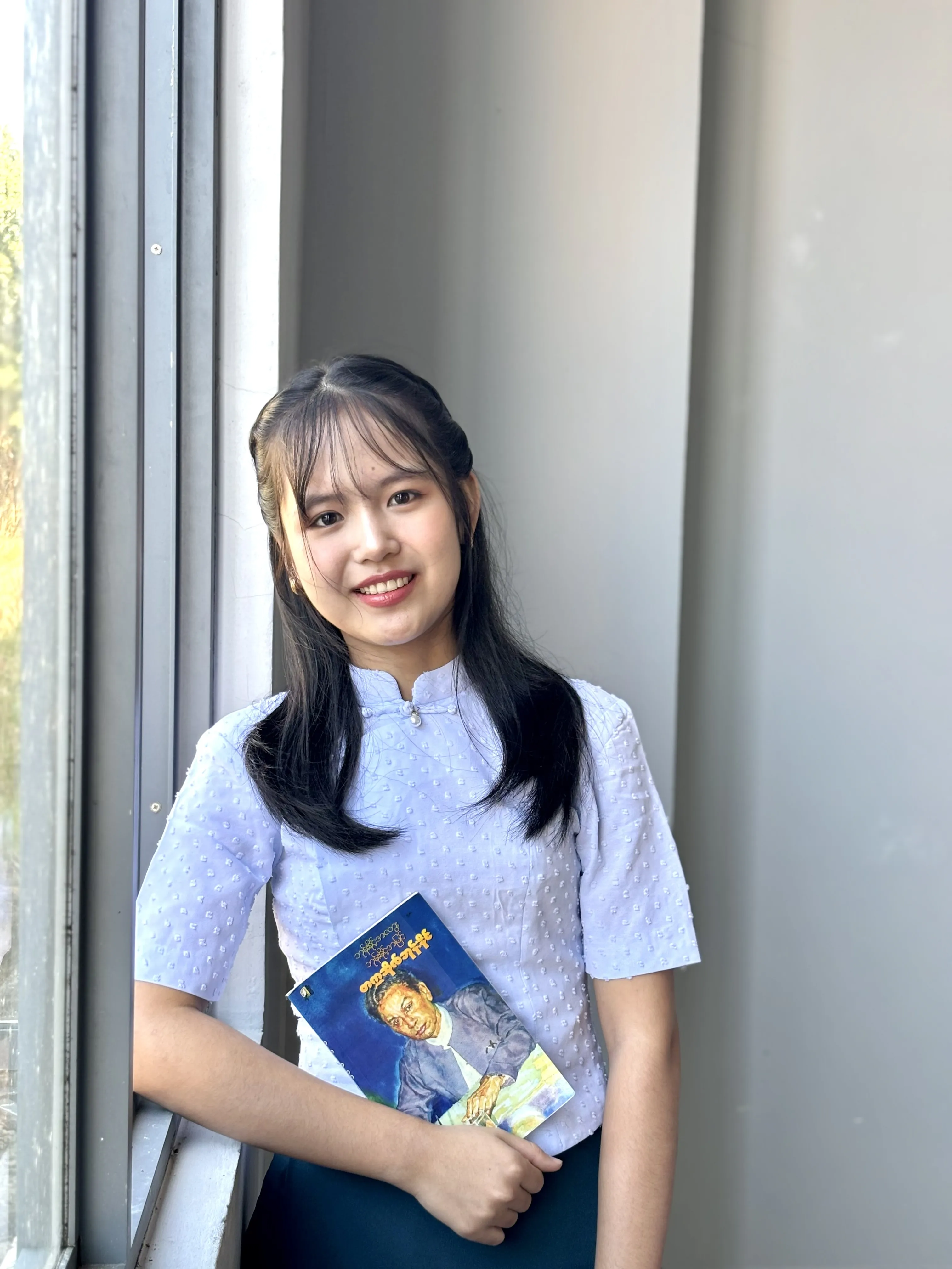 Full-body Image 2 of Hnin Cherry Phway