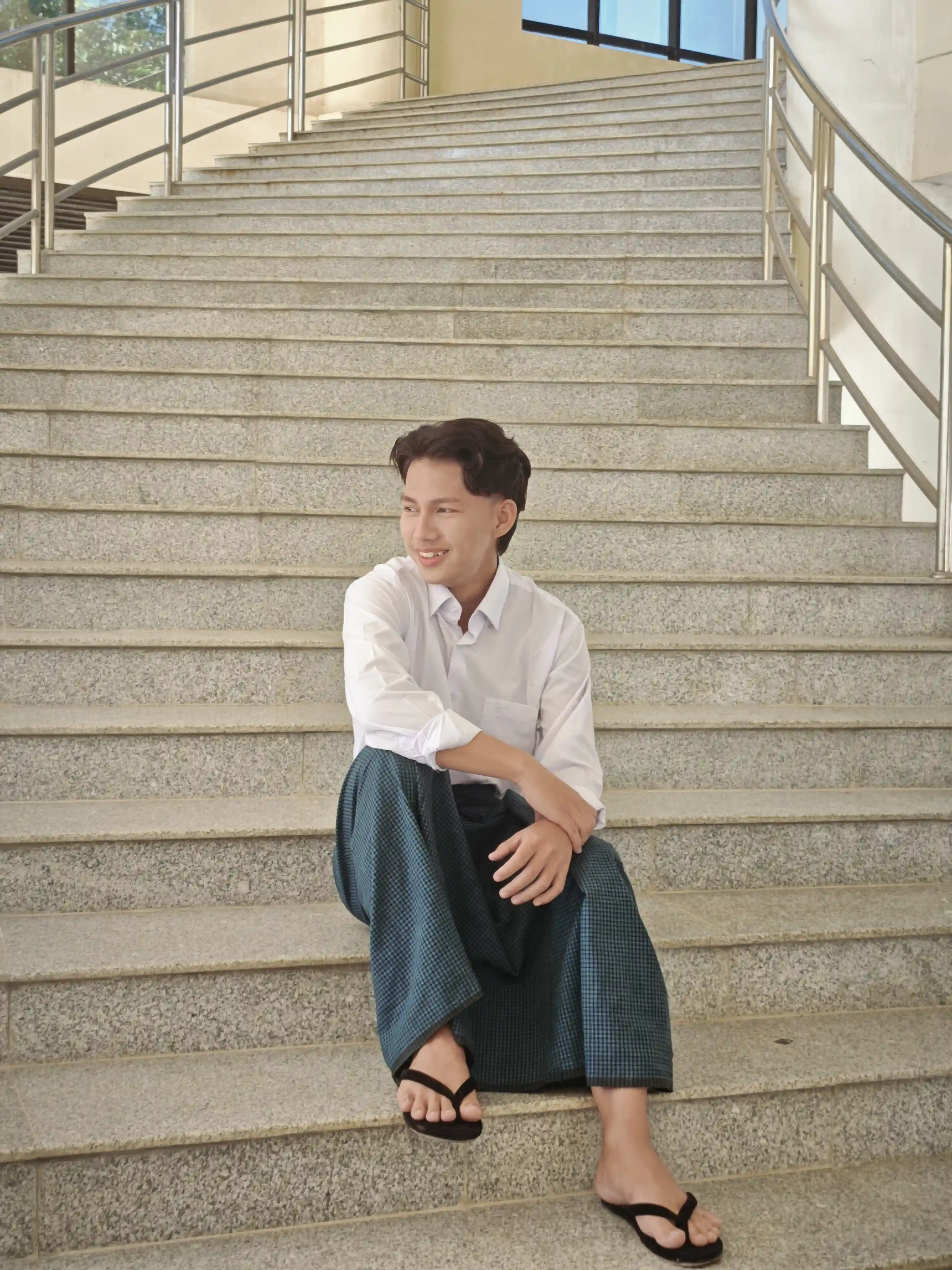 Full-body Image 4 of Zwe Nyi Phyo