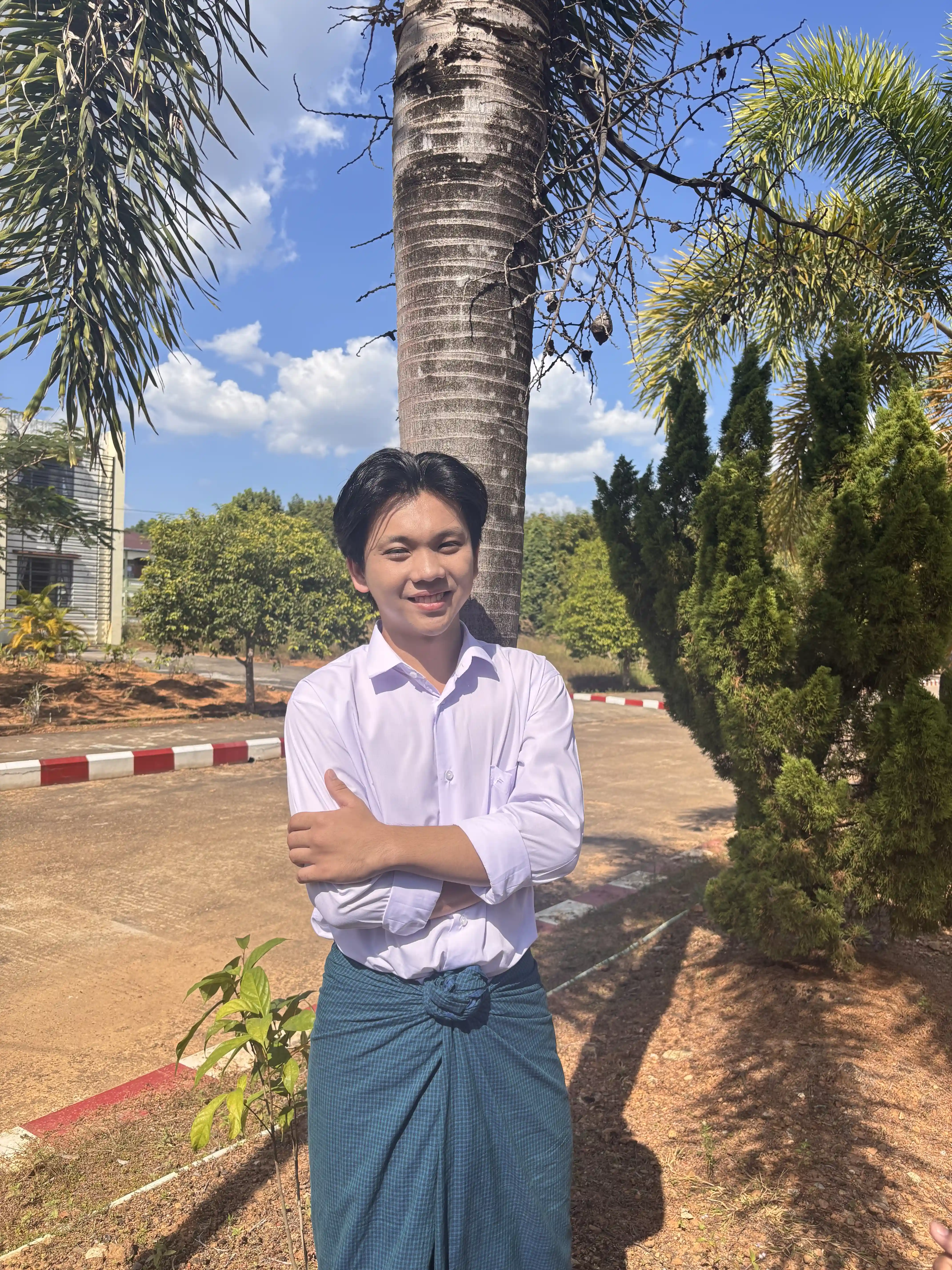 Full-body Image 4 of Ye Nadi Shine