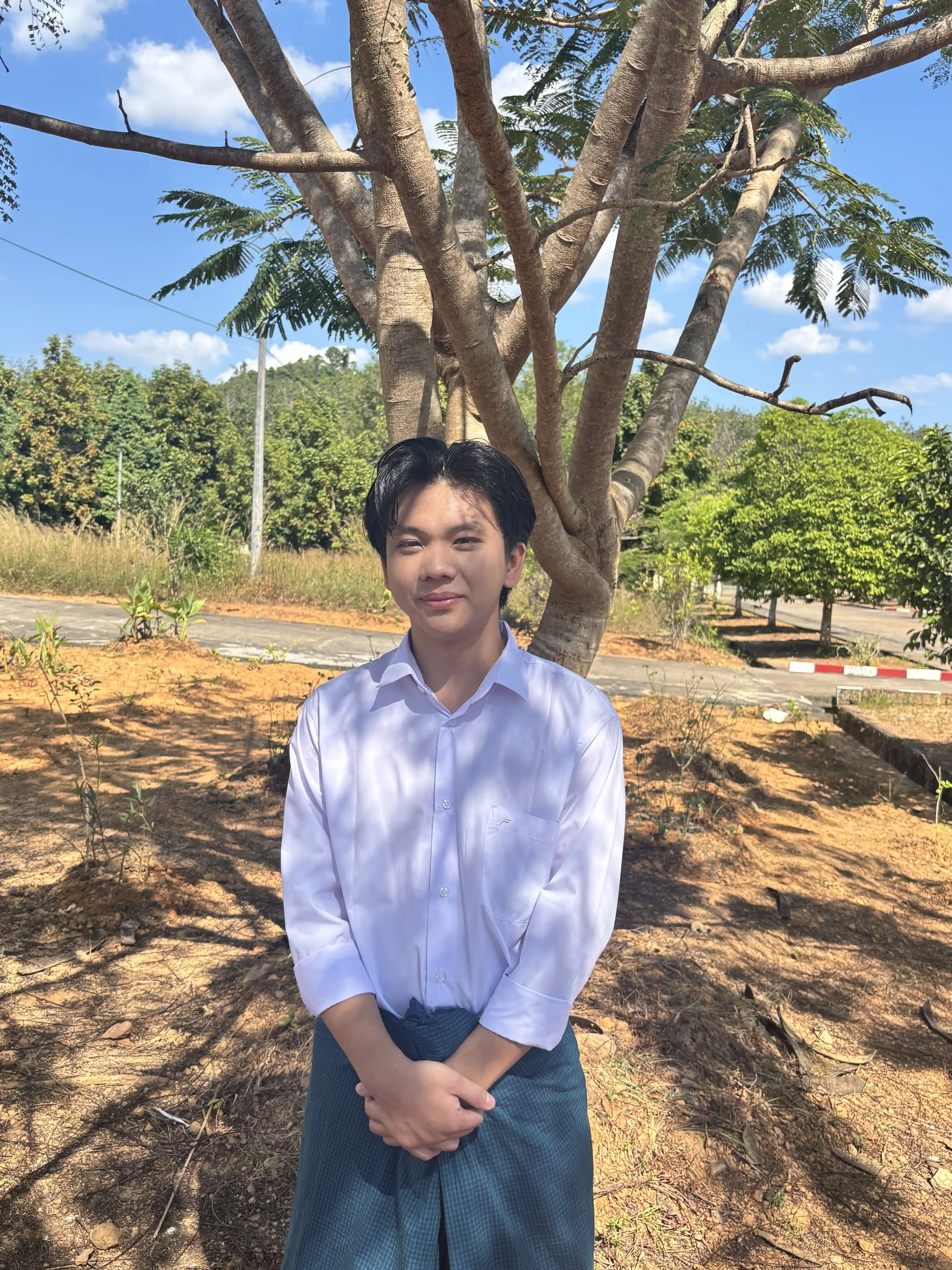 Full-body Image 3 of Ye Nadi Shine