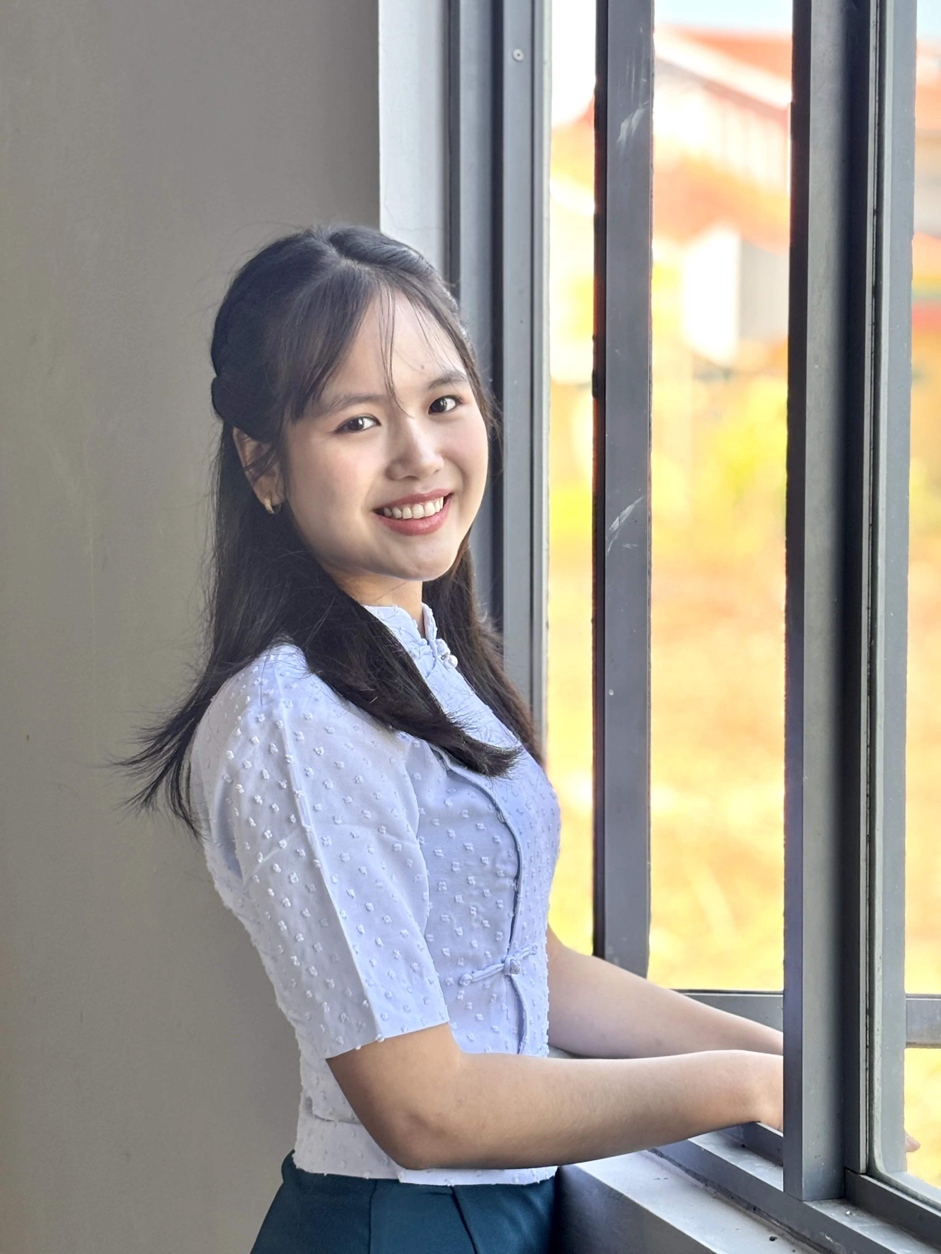 Full-body Image 3 of Hnin Cherry Phway