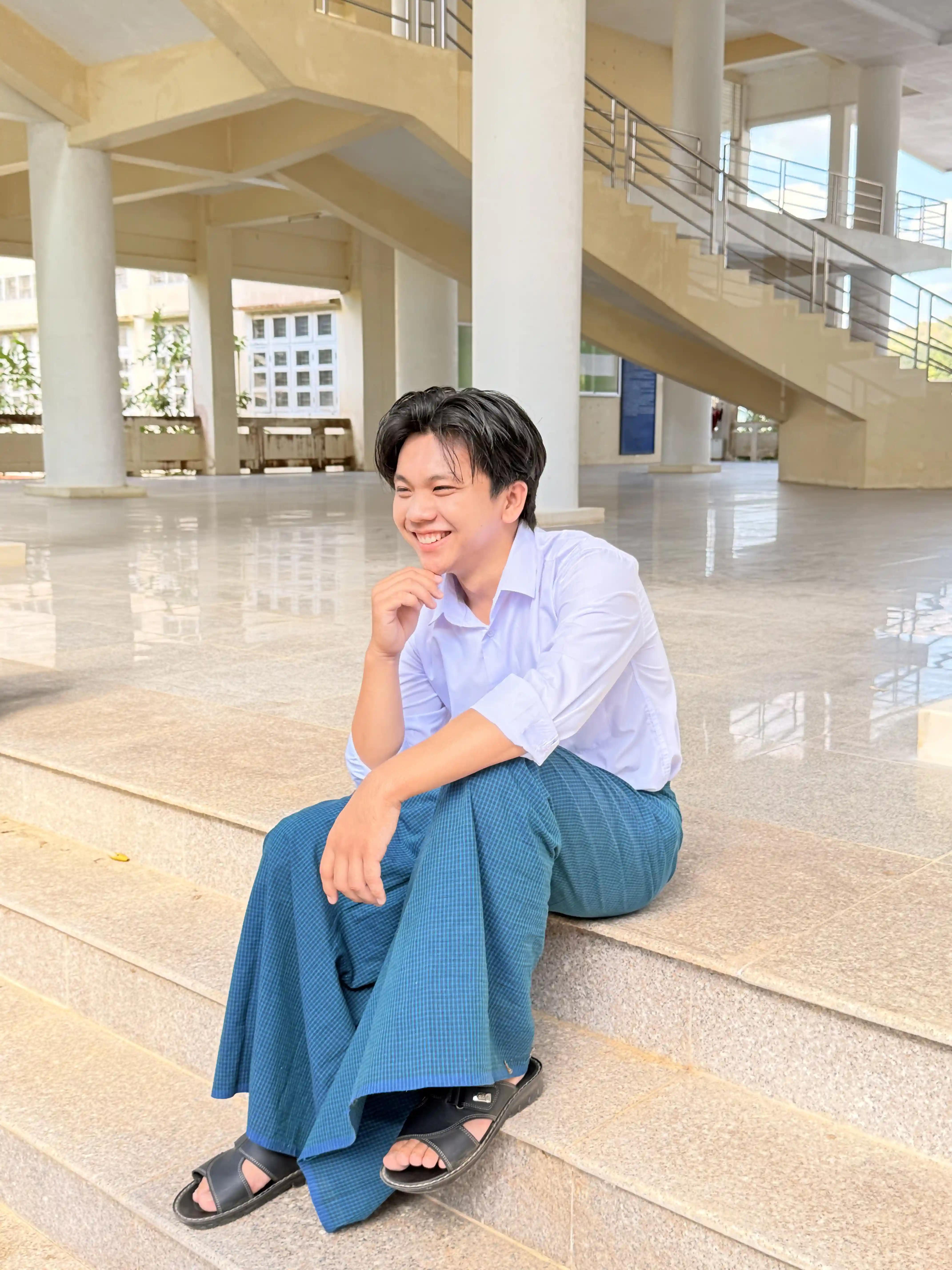 Full-body Image 1 of Ye Nadi Shine