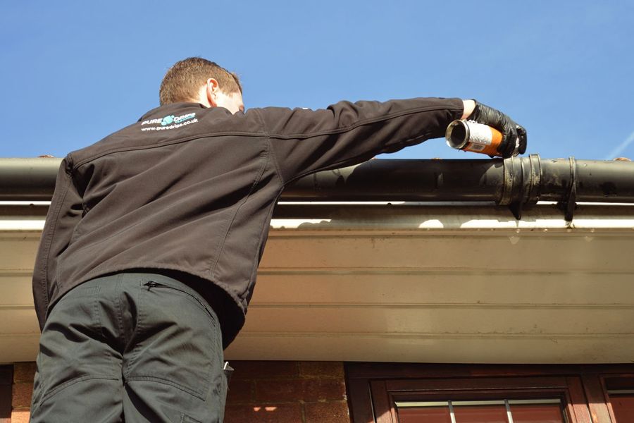 Cleaning of a gutter.