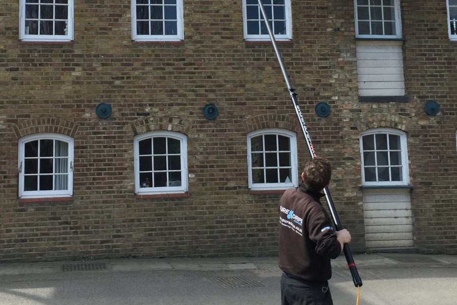 Cleaning of a second-floor window with the Reach and Wash system.
