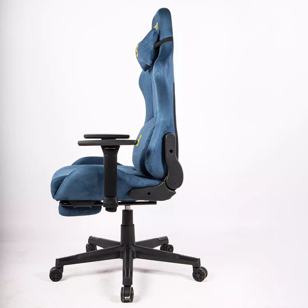 Unboxing components included with Boost Ascend Blue PC Chair including headrest pillow and tool kit