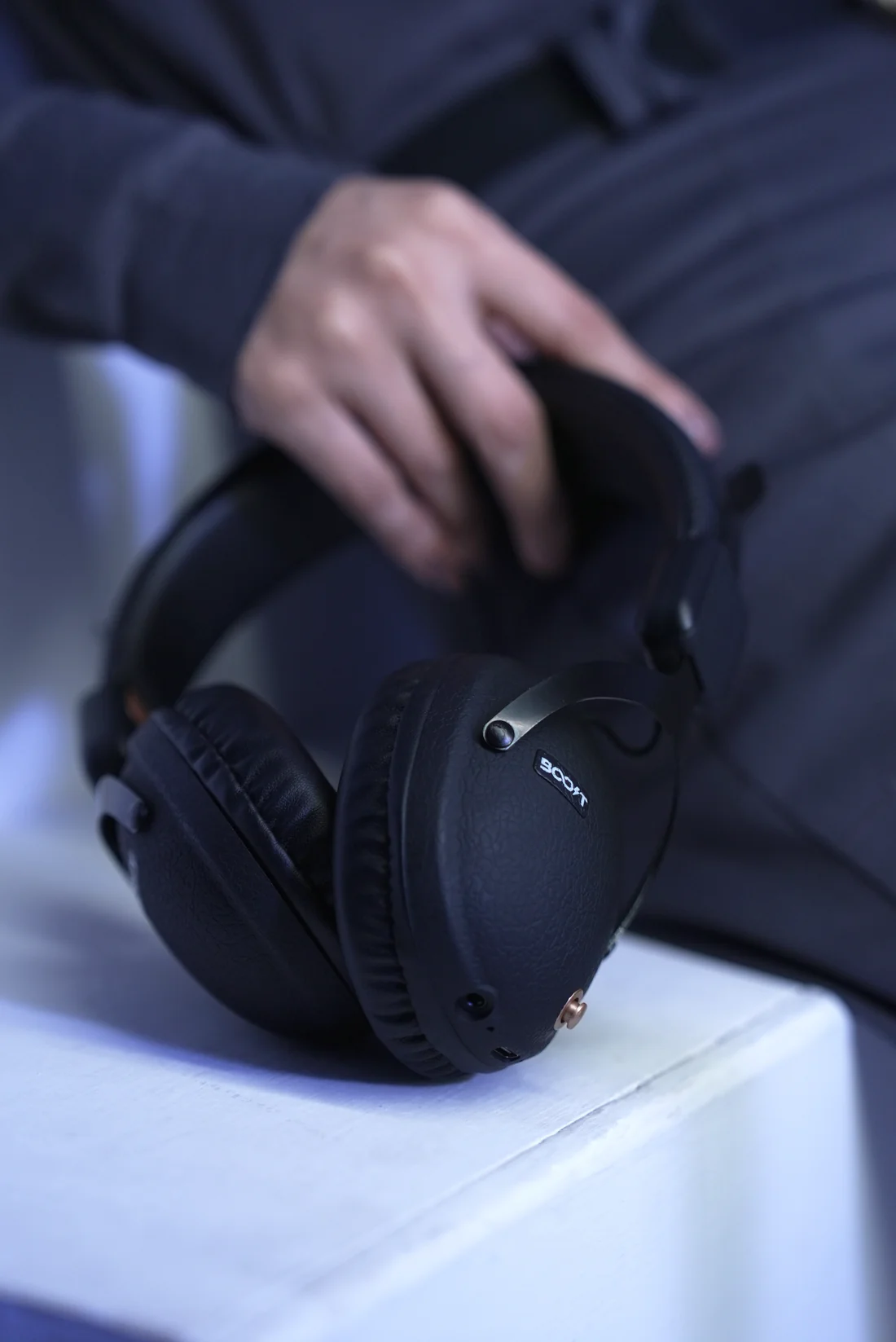 Front perspective of Boost Note retro audio headset in matte Black finish