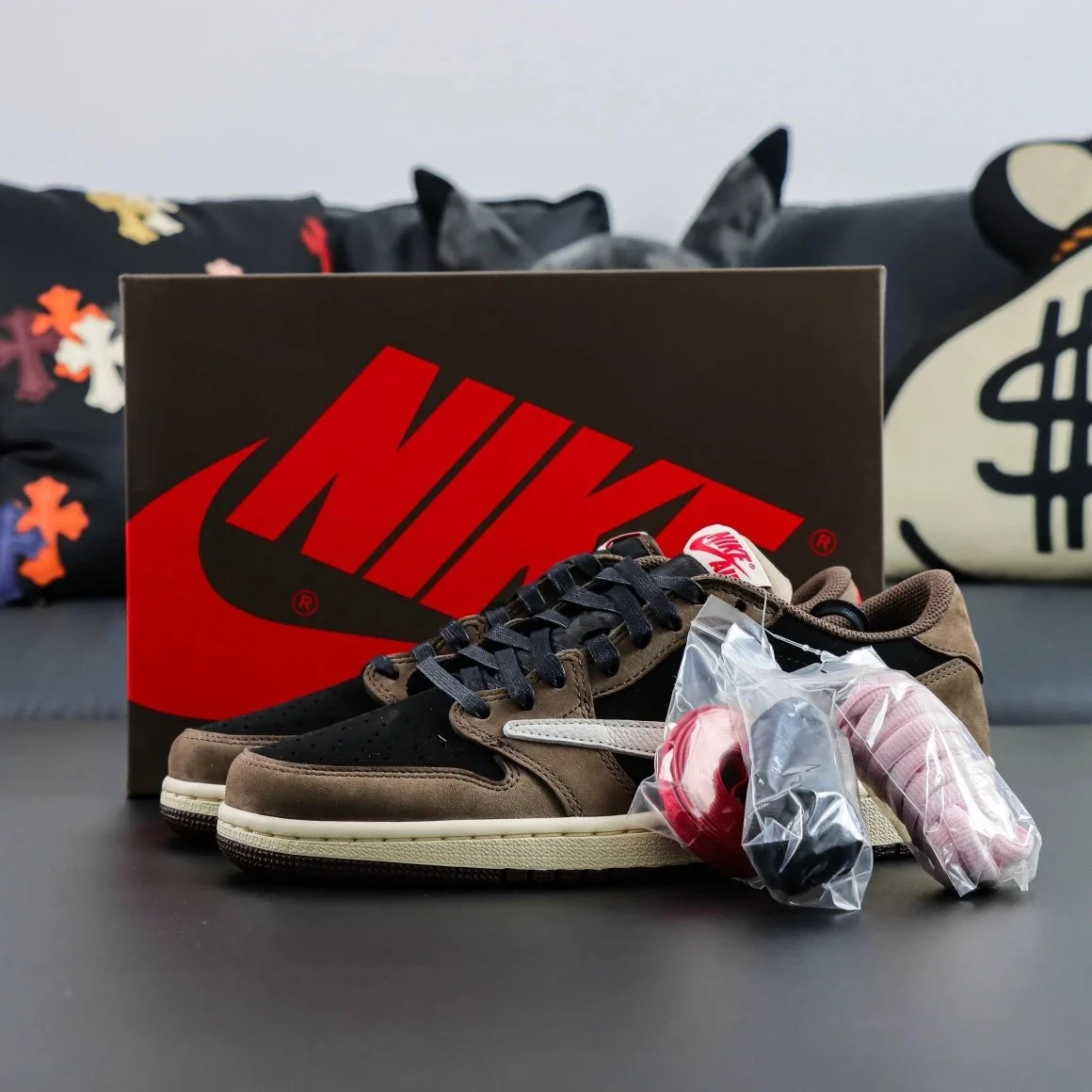 Jordan 1 Retro Low OG SP Travis Scott Mocha