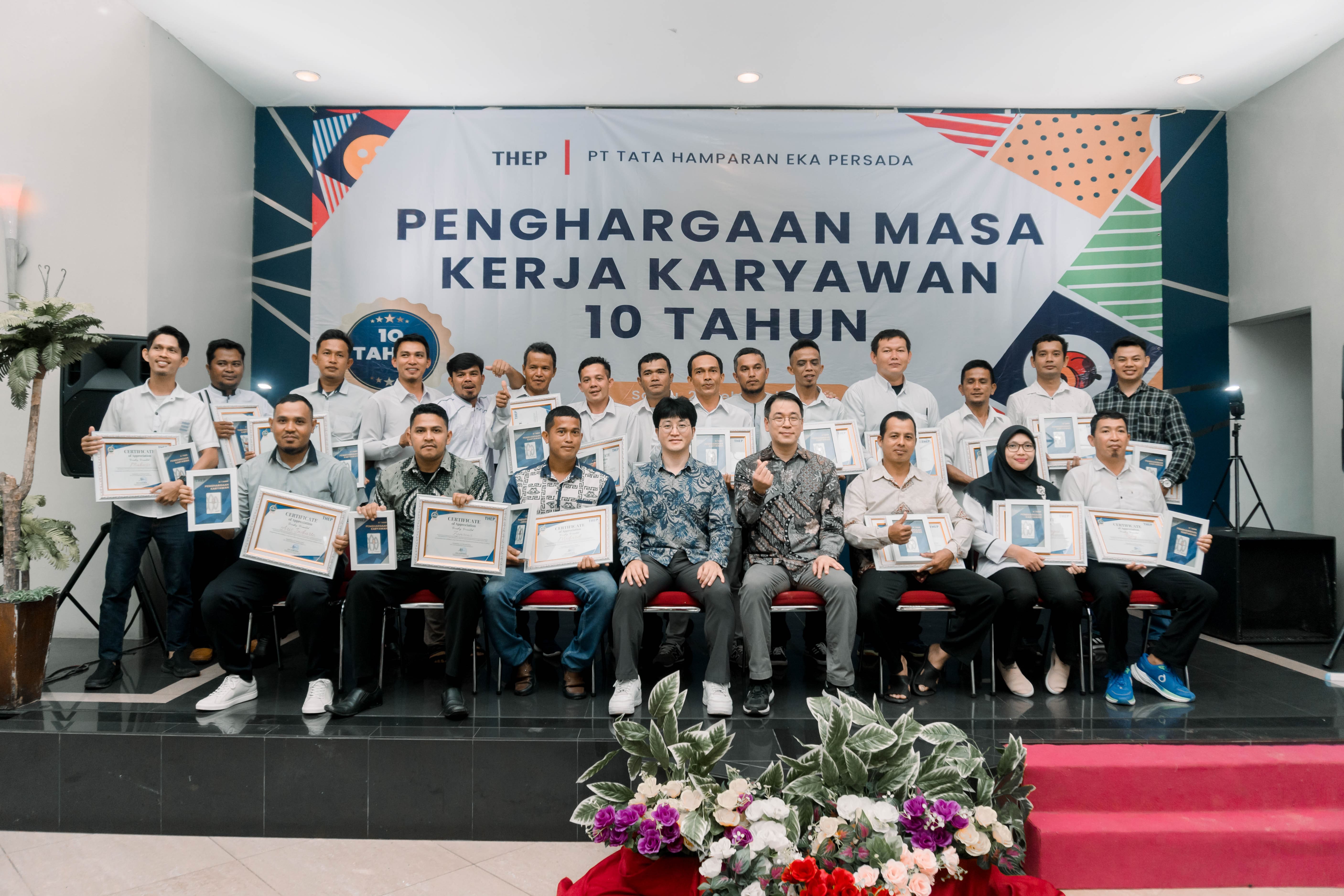 PT Tata Hamparan Eka Persada menyelenggarakan acara penghargaan masa kerja 10 tahun