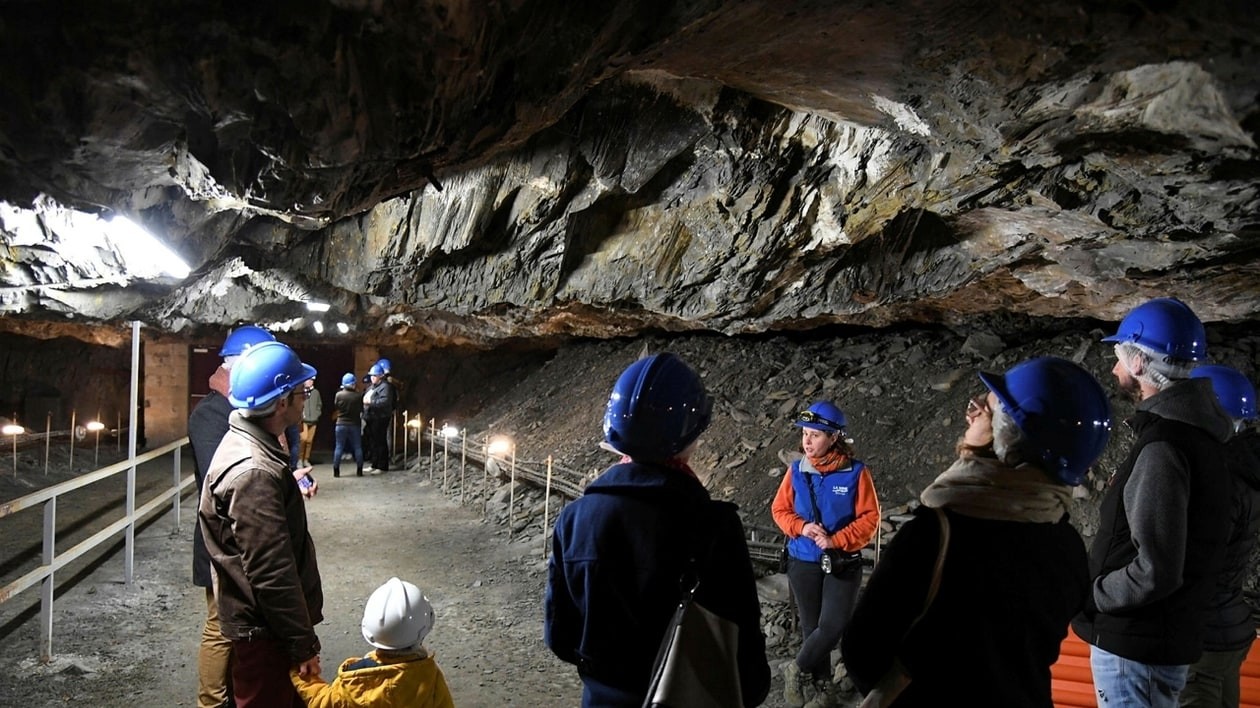 L'ardoise et la terre : quand le tourisme devient un acte de résistance